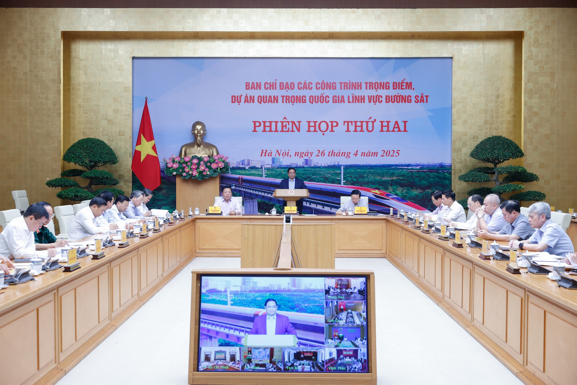 Thủ tướng: Kh&ocirc;ng thay đổi thời hạn khởi c&ocirc;ng 2 dự &aacute;n đường sắt lớn- Ảnh 1.