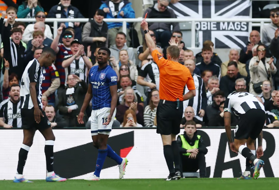 Thắng thuyết phục Ipswich Town, Newcastle vươn l&ecirc;n vị tr&iacute; thứ 3 Ngoại hạng Anh- Ảnh 1.