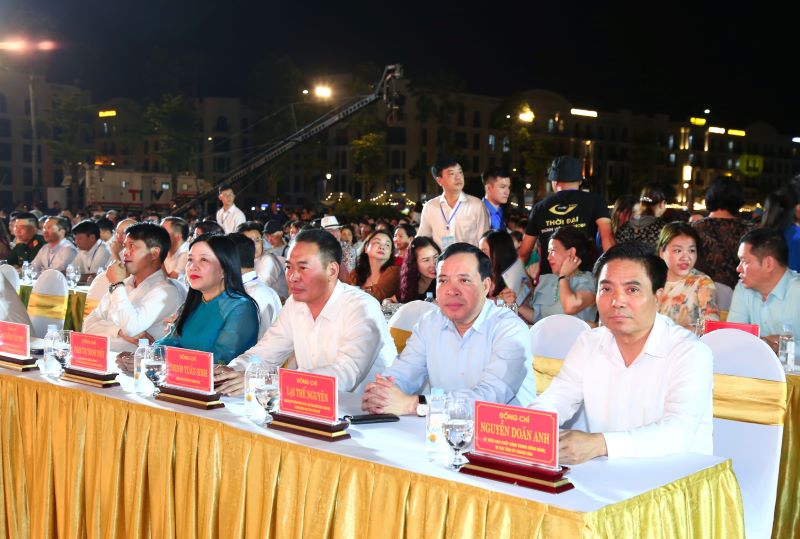Khai mạc lễ hội biển Sầm Sơn - Khát vọng tỏa sáng- Ảnh 2. Khai mạc lễ hội biển Sầm Sơn - Khát vọng tỏa sáng- Ảnh 2.