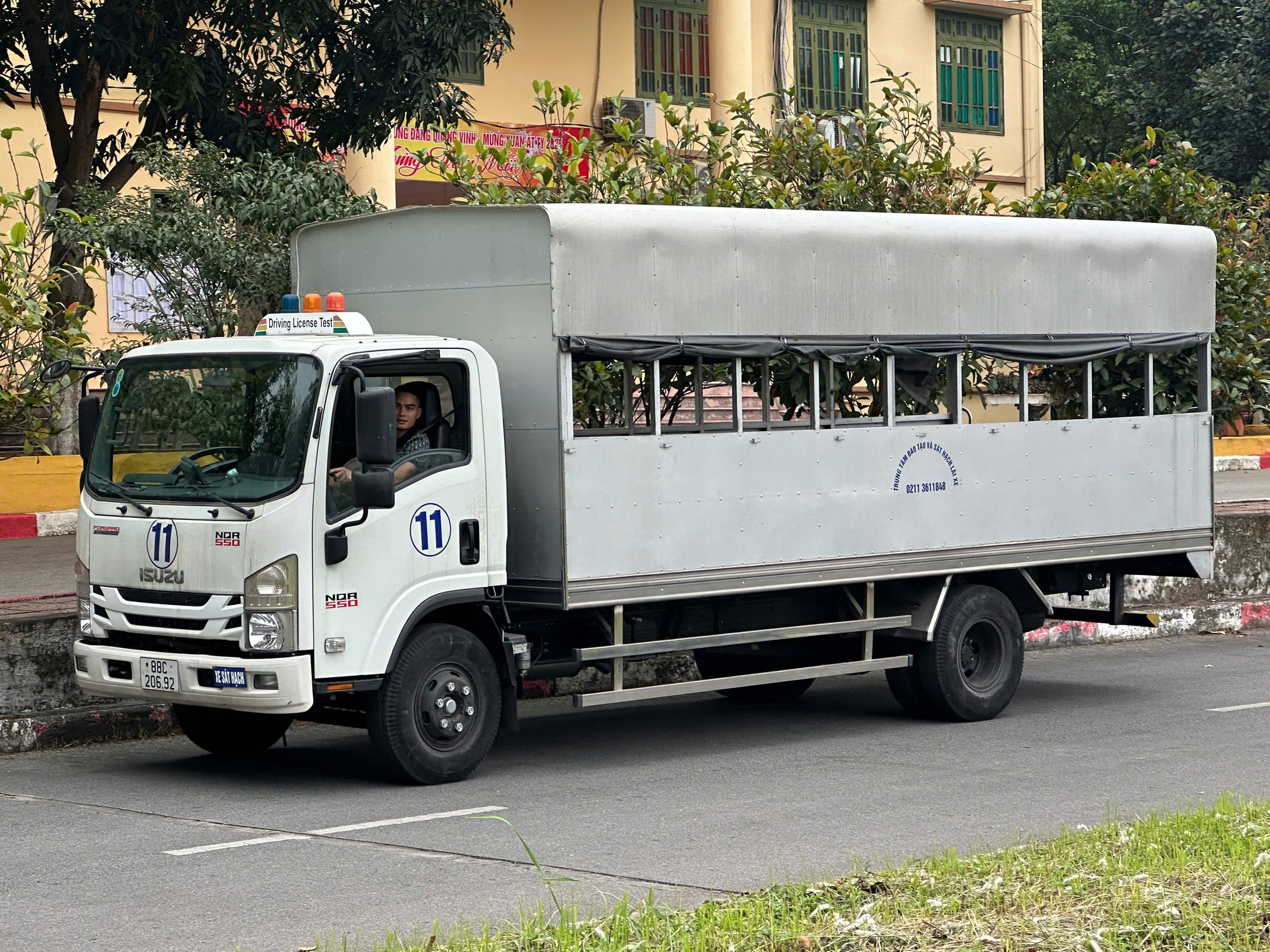 C&ocirc;ng an tỉnh Vĩnh Ph&uacute;c lần đầu tổ chức kỳ s&aacute;t hạch l&aacute;i xe cho gần 400 th&iacute; sinh- Ảnh 3.