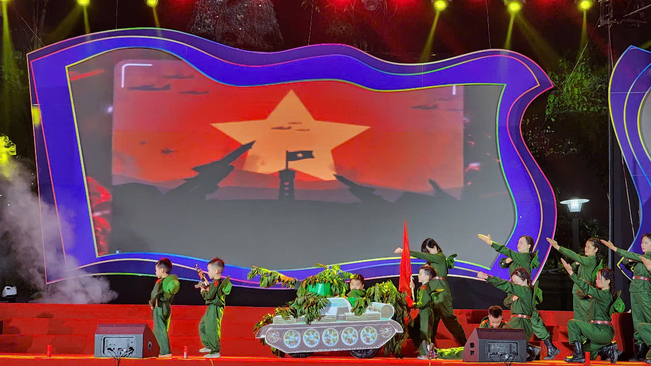 Vĩnh Y&ecirc;n: &Acirc;m vang nghệ thuật &ldquo;Tổ quốc vinh quang&rdquo;- Ảnh 6.