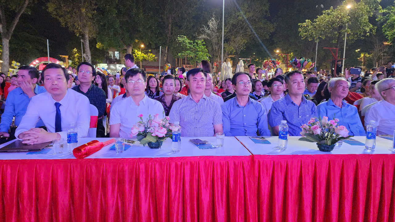 Vĩnh Y&ecirc;n: &Acirc;m vang nghệ thuật &ldquo;Tổ quốc vinh quang&rdquo;- Ảnh 3.