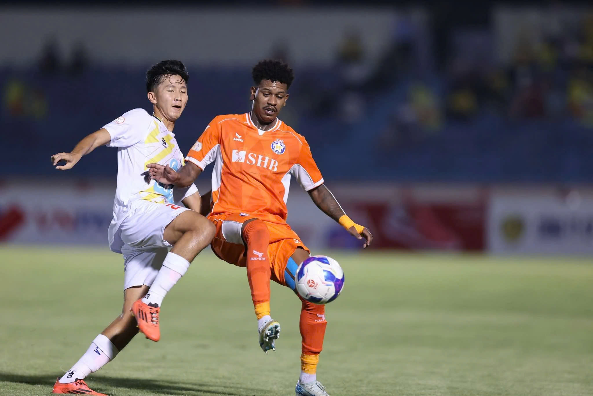 V-League 2024-2025: N&oacute;ng bỏng cuộc chiến ở hai đầu bảng xếp hạng- Ảnh 2.