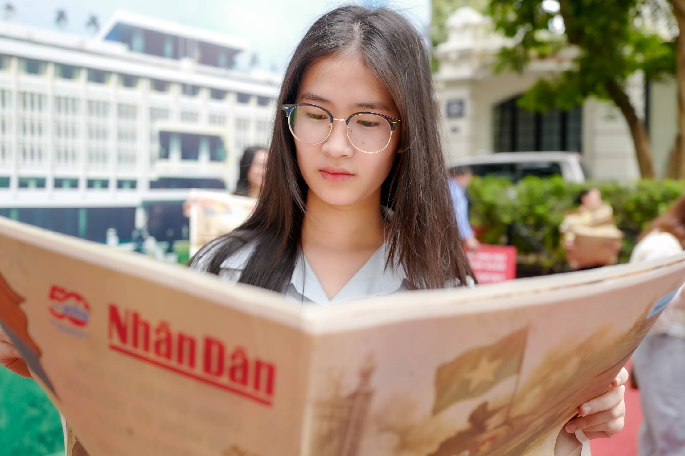Đi trăm km, xếp h&agrave;ng nhiều giờ chờ nhận phụ san B&aacute;o Nh&acirc;n D&acirc;n- Ảnh 11.