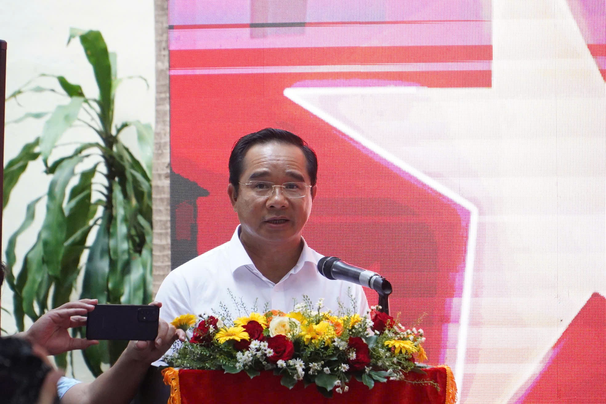 Khai trương Trung t&acirc;m B&aacute;o ch&iacute; phục vụ lễ kỷ niệm 50 năm ng&agrave;y thống nhất đất nước- Ảnh 2.