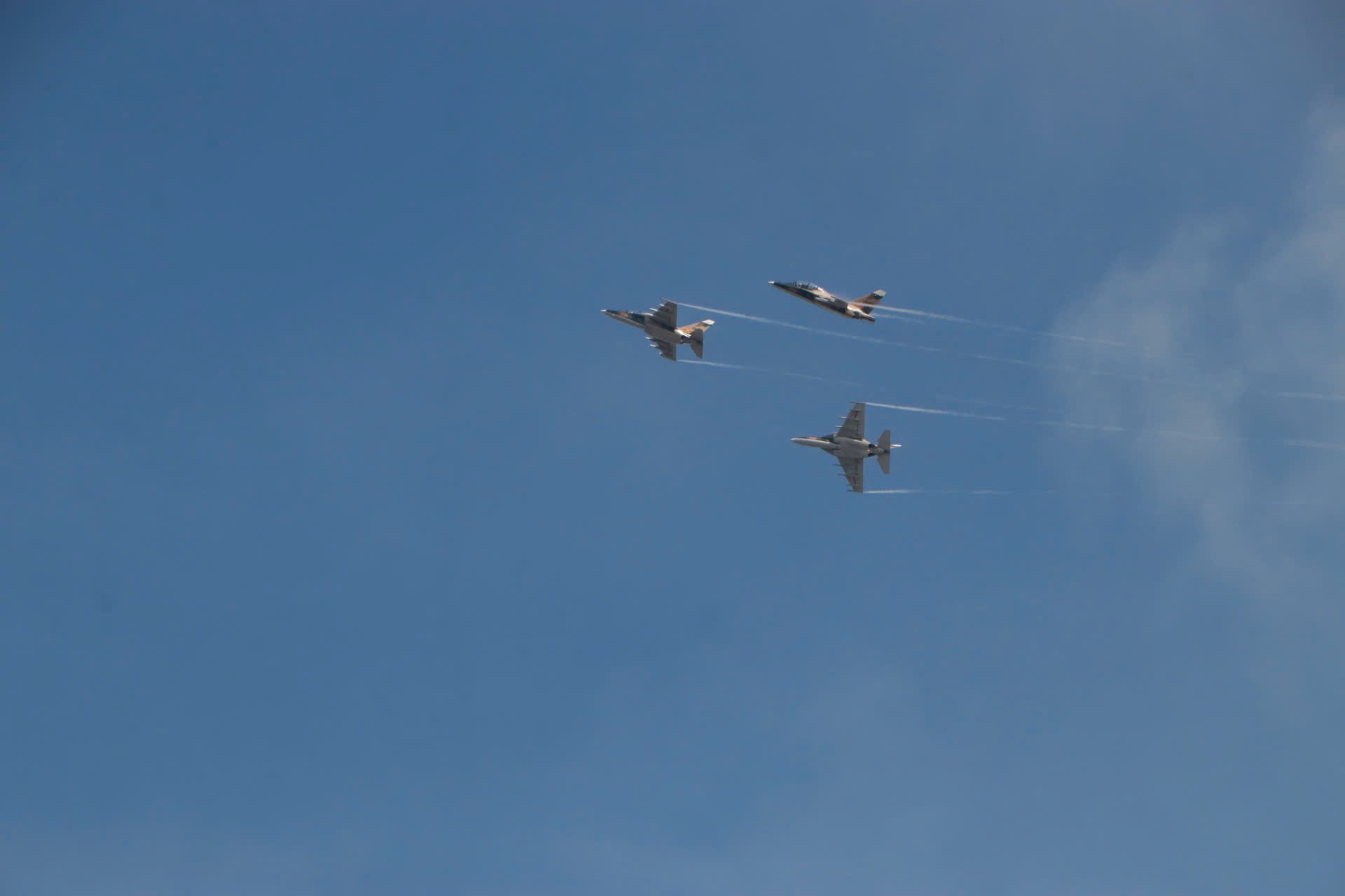 Chen ch&acirc;n xem bắn đại b&aacute;c, m&aacute;y bay nh&agrave;o lộn trong lễ tổng duyệt diễu binh, diễu h&agrave;nh- Ảnh 13.