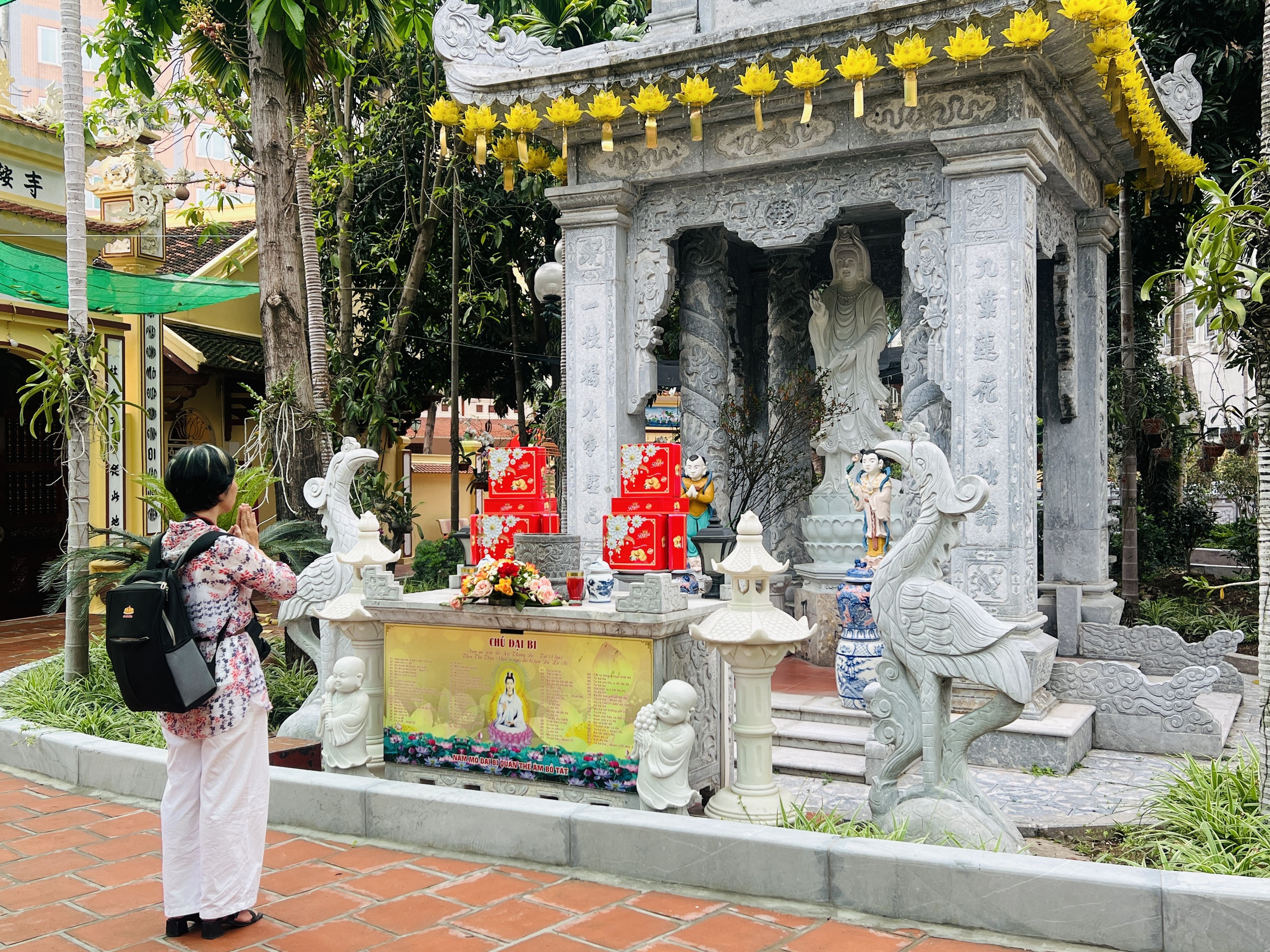 H&agrave; Nội: Nhiều c&ocirc;ng tr&igrave;nh gắn biển ch&agrave;o mừng 50 năm thống nhất đất nước- Ảnh 15.