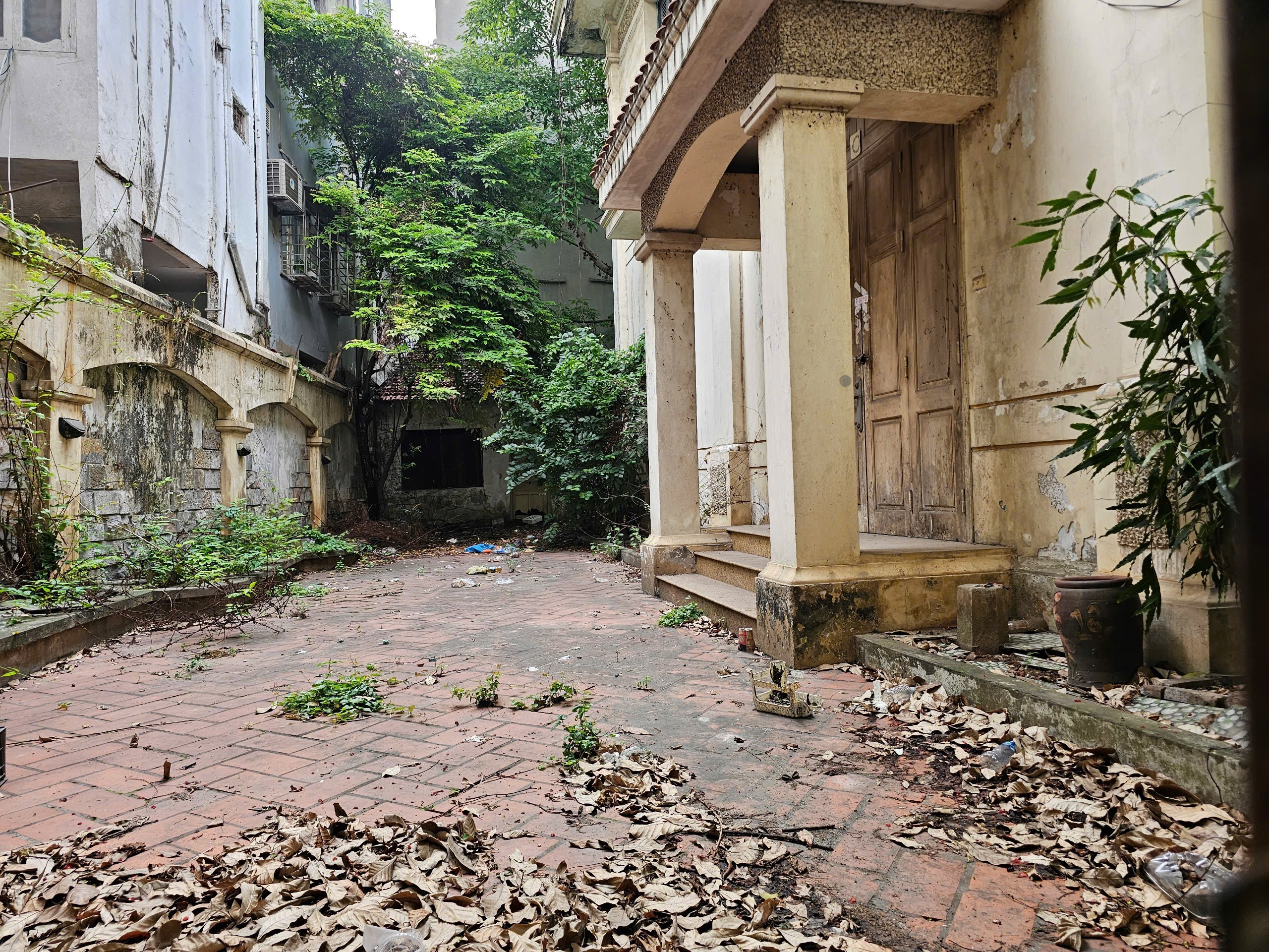 H&agrave; Nội sẽ thu hồi gấp h&agrave;ng loạt t&agrave;i sản c&ocirc;ng bỏ hoang nhiều năm- Ảnh 1.