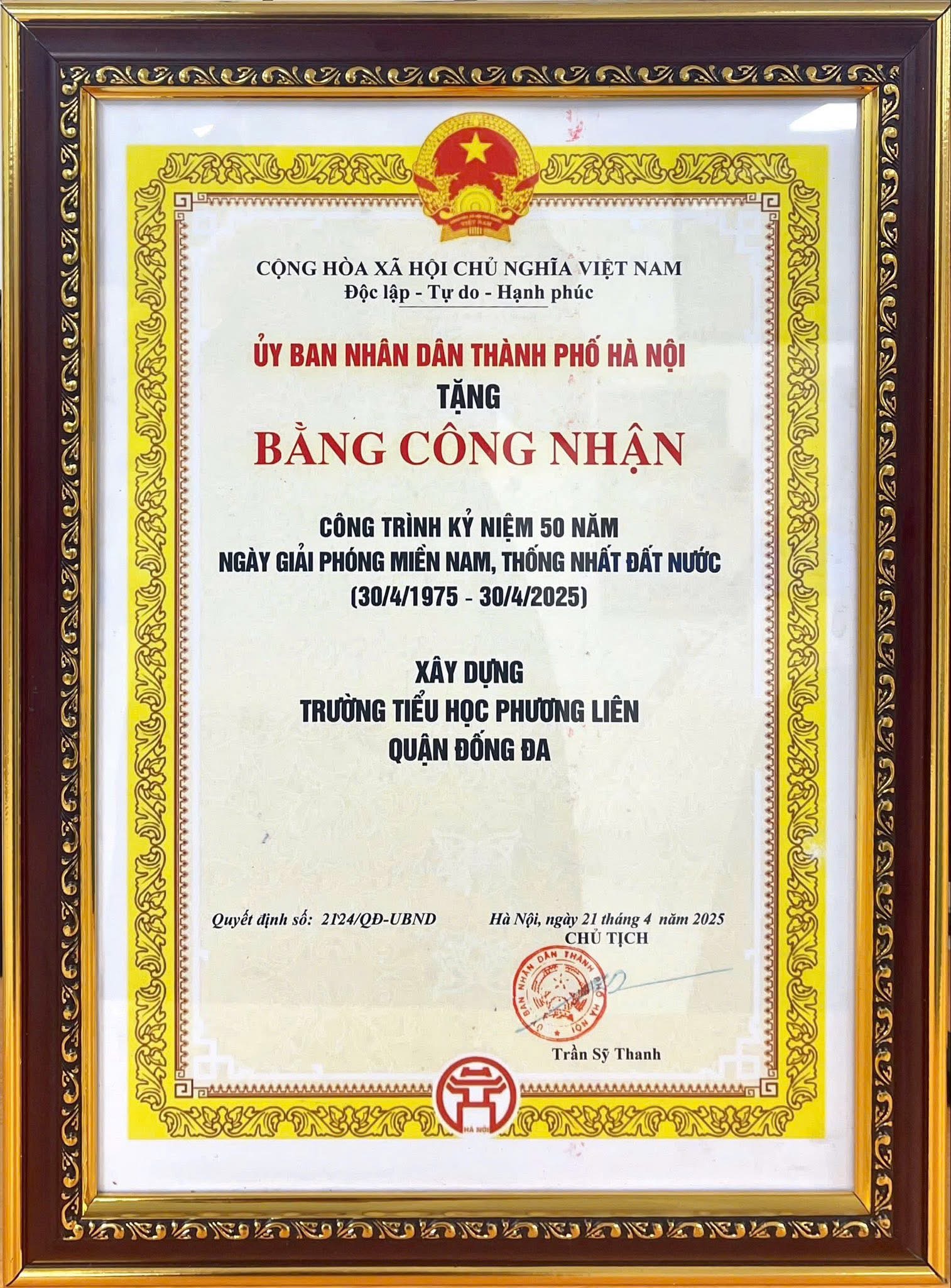 H&agrave; Nội: Nhiều c&ocirc;ng tr&igrave;nh gắn biển ch&agrave;o mừng 50 năm thống nhất đất nước- Ảnh 10.
