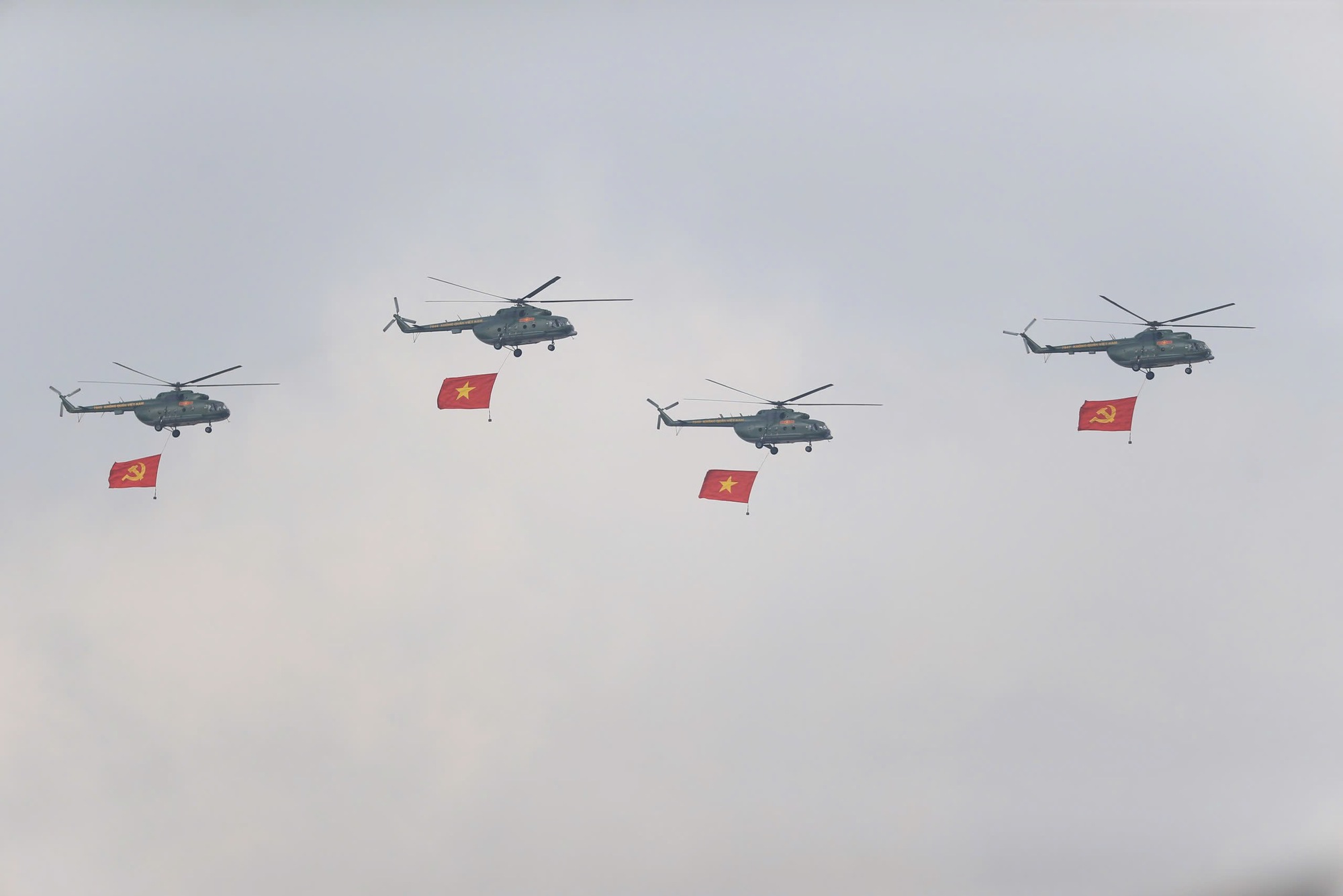 &Ocirc;ng Trần Cẩm T&uacute; thăm, động vi&ecirc;n c&aacute;n bộ, chiến sĩ tập luyện diễu binh, diễu h&agrave;nh- Ảnh 3.