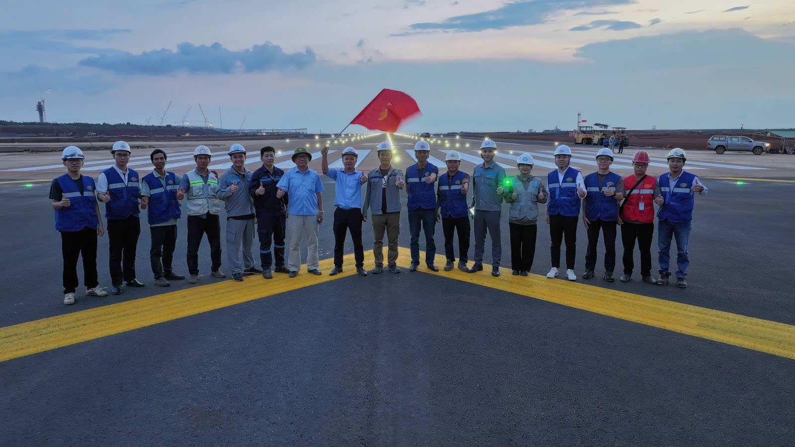 Ch&iacute;nh thức bật đ&egrave;n hiệu đường cất, hạ c&aacute;nh s&acirc;n bay Long Th&agrave;nh- Ảnh 2.