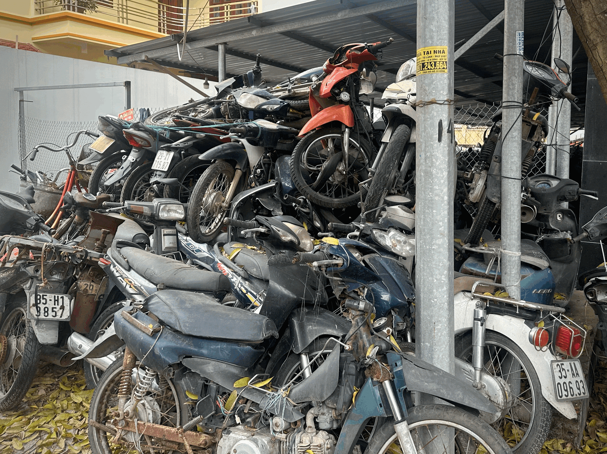 Xe vi phạm giảm, b&atilde;i giữ vẫn qu&aacute; tải v&igrave; tồn kho cũ chưa xử l&yacute;- Ảnh 1.