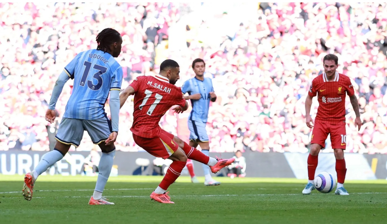 Thắng thuyết phục Tottenham, Liverpool v&ocirc; địch Ngoại hạng Anh sớm bốn v&ograve;ng đấu- Ảnh 1.