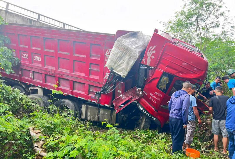 Hiện trường vụ TNGT khiến 3 người bị thương.