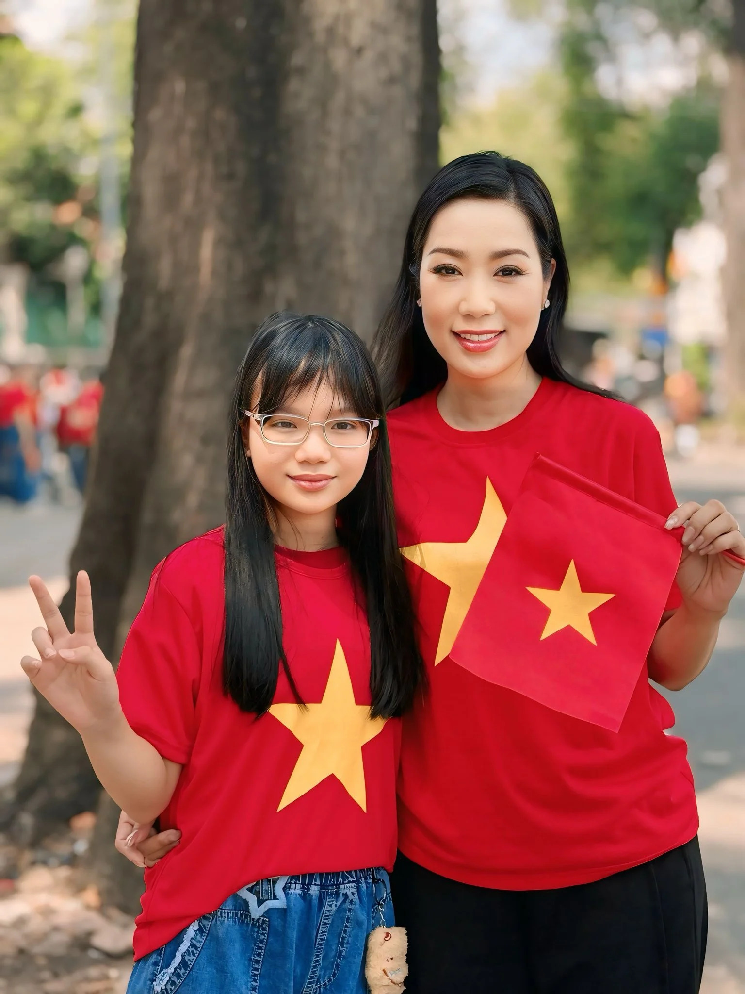 Sao Việt bắt trend lan tỏa l&ograve;ng y&ecirc;u nước, rộn r&agrave;ng c&aacute;c hoạt động ch&agrave;o mừng 30/4- Ảnh 5.