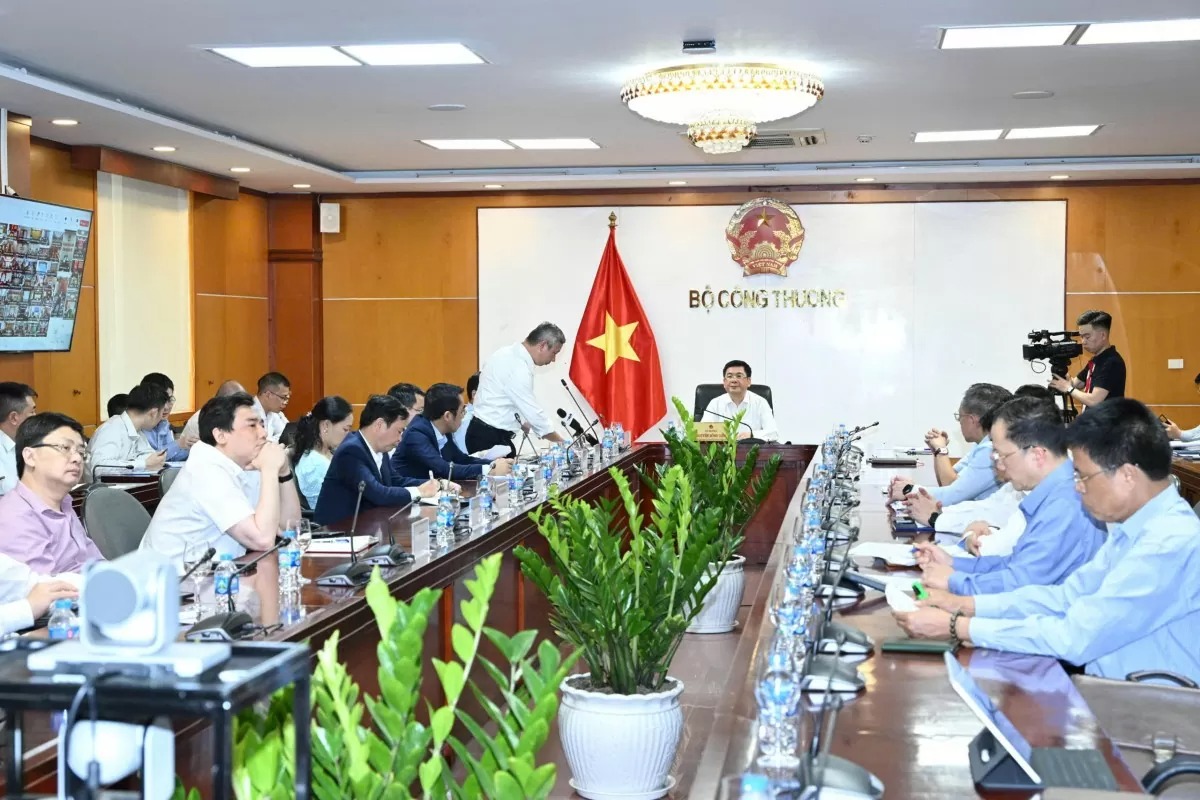 Bộ trưởng C&ocirc;ng thương: R&agrave; so&aacute;t gi&aacute; điện theo hướng "nước l&ecirc;n thuyền l&ecirc;n"- Ảnh 1.
