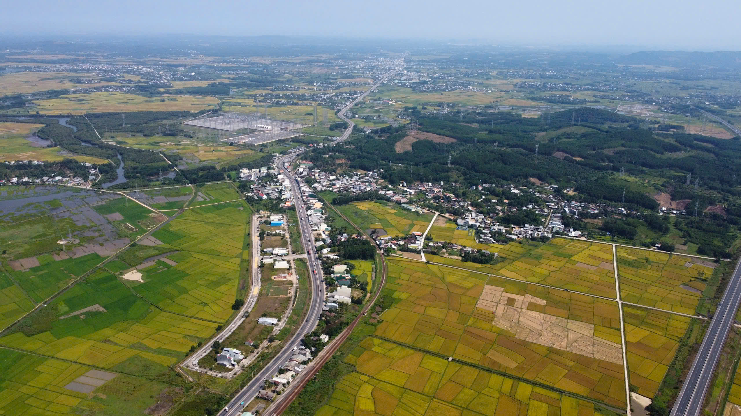 Quảng Ng&atilde;i sắp c&oacute; hai khu c&ocirc;ng nghiệp, đ&ocirc; thị rộng hơn 3.300ha- Ảnh 3.