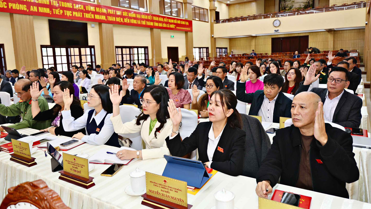 L&acirc;m Đồng đảm bảo đi lại, chỗ ở cho gần 2.000 c&aacute;n bộ, c&ocirc;ng chức sau s&aacute;p nhập- Ảnh 1.