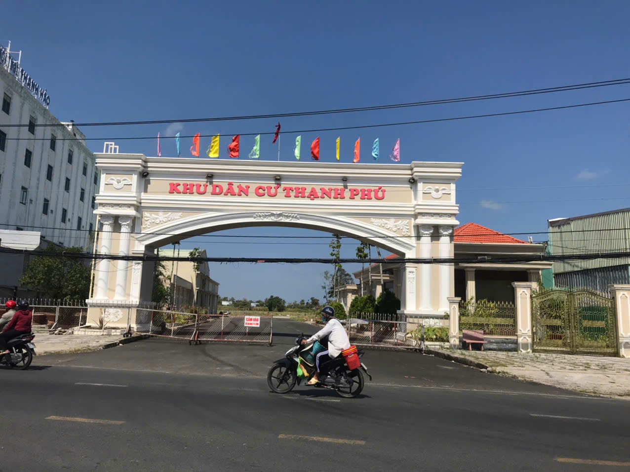 C&agrave; Mau: Khu d&acirc;n cư Thạnh Ph&uacute;, 21 năm thi c&ocirc;ng được c&aacute;i... trụ sở c&ocirc;ng ty- Ảnh 2.