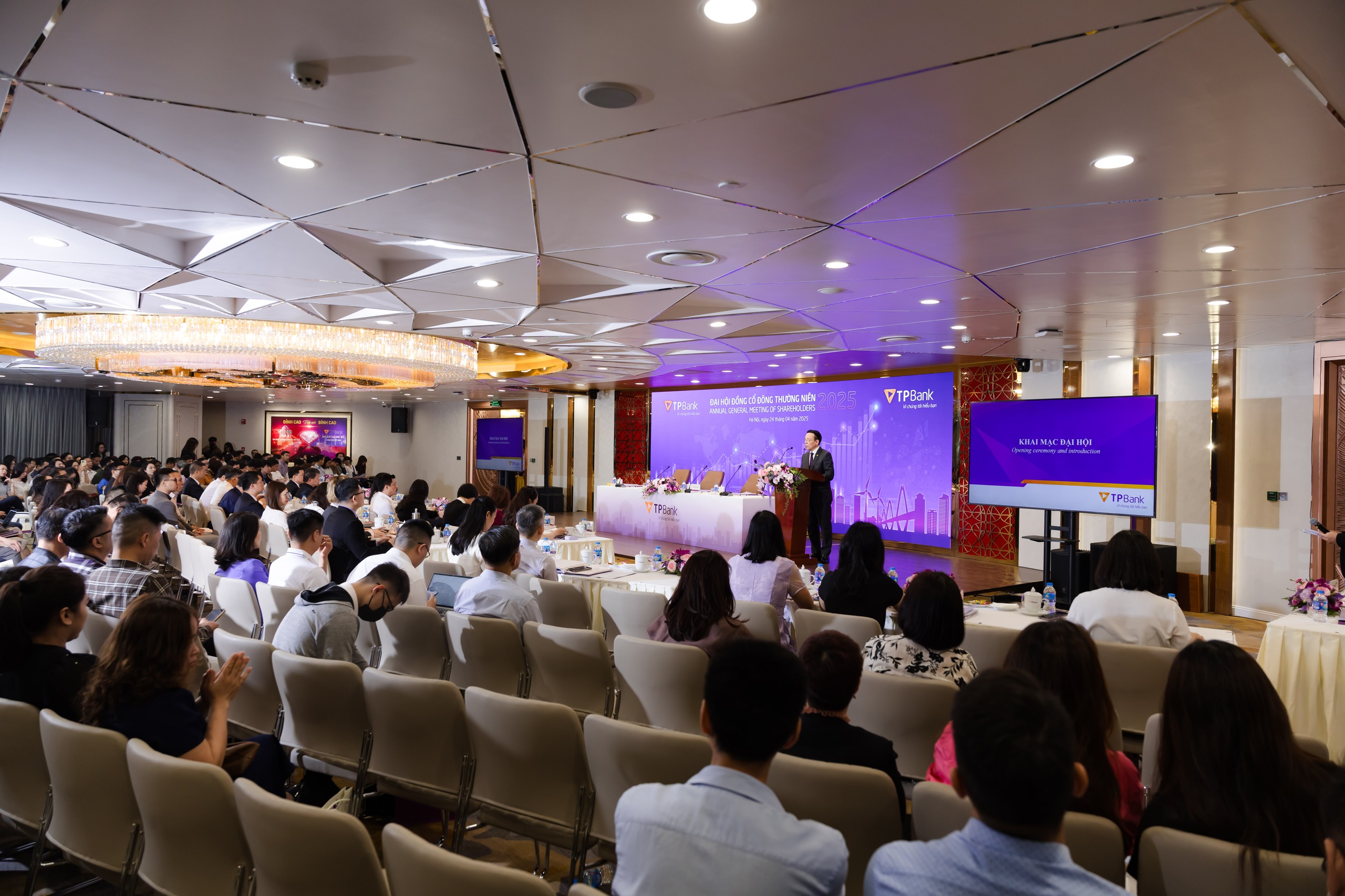 TPBank đặt mục tiêu lợi nhuận 9.000 tỷ đồng- Ảnh 3. TPBank đặt mục tiêu lợi nhuận 9.000 tỷ đồng- Ảnh 3.