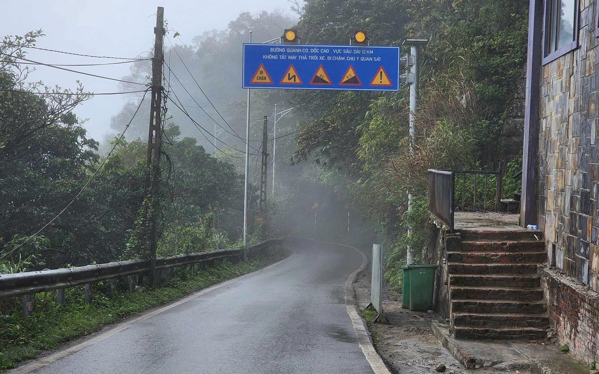 Vĩnh Phúc: Đồng loạt nhiều giải pháp sau liên tiếp tai nạn trên đường đèo Tam Đảo- Ảnh 5. Tài xế ô tô cần lưu ý những gì khi đổ đèo Tam Đảo?