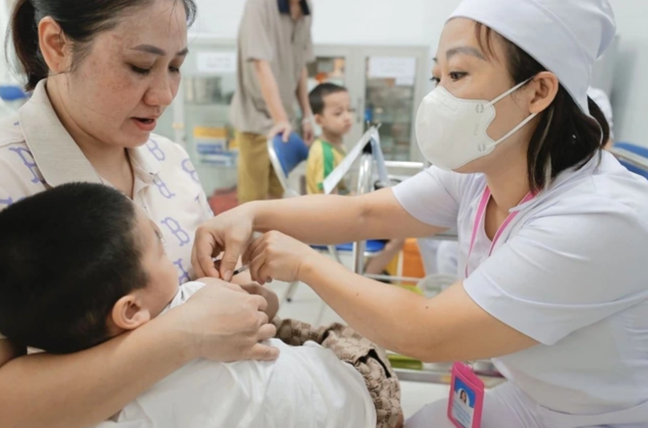 Kh&ocirc;ng để b&ugrave;ng dịch bệnh khi hợp nhất đơn vị y tế c&aacute;c cấp- Ảnh 1.