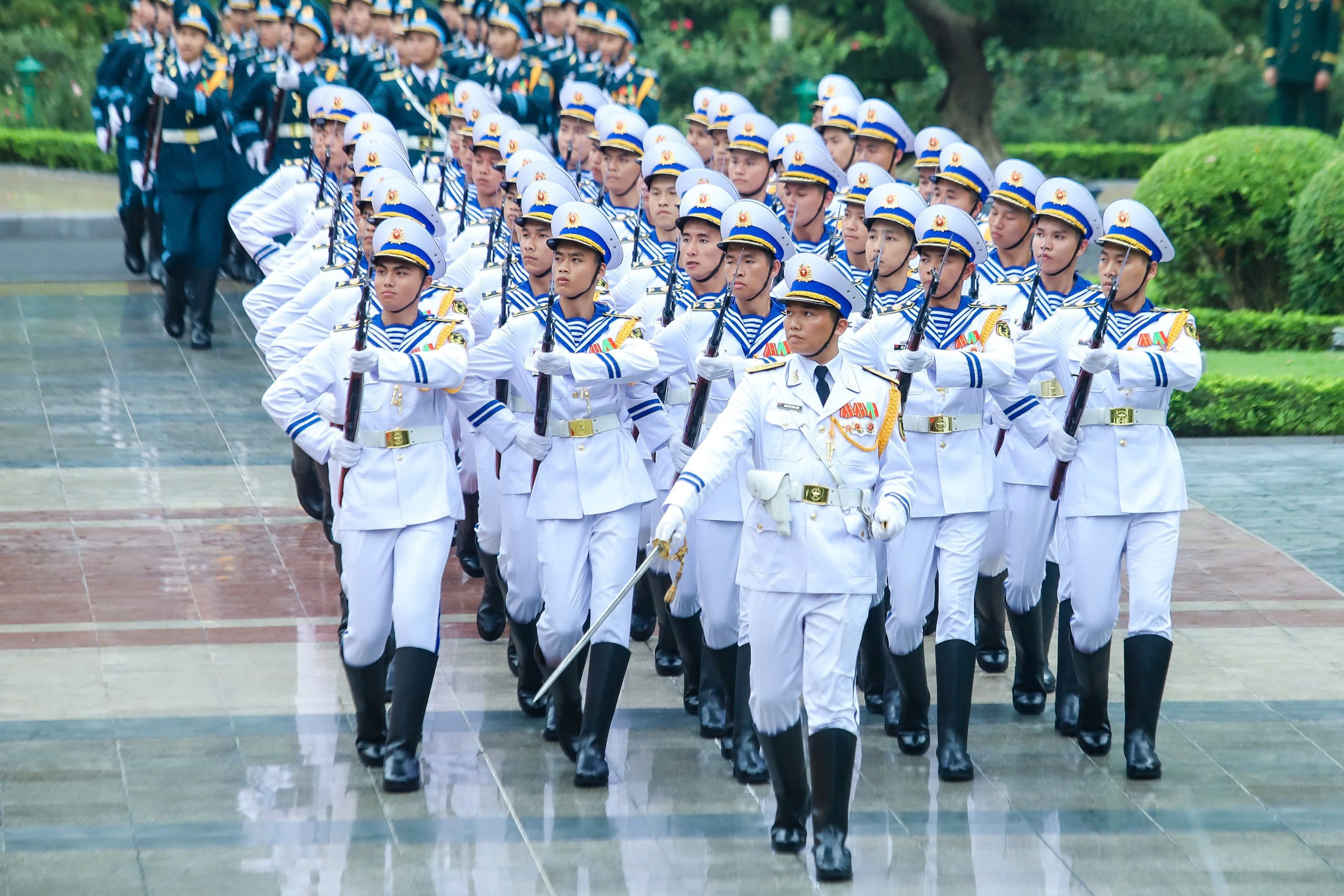 To&agrave;n cảnh lễ đ&oacute;n trọng thể Thủ tướng Nhật Bản thăm Việt Nam- Ảnh 10.