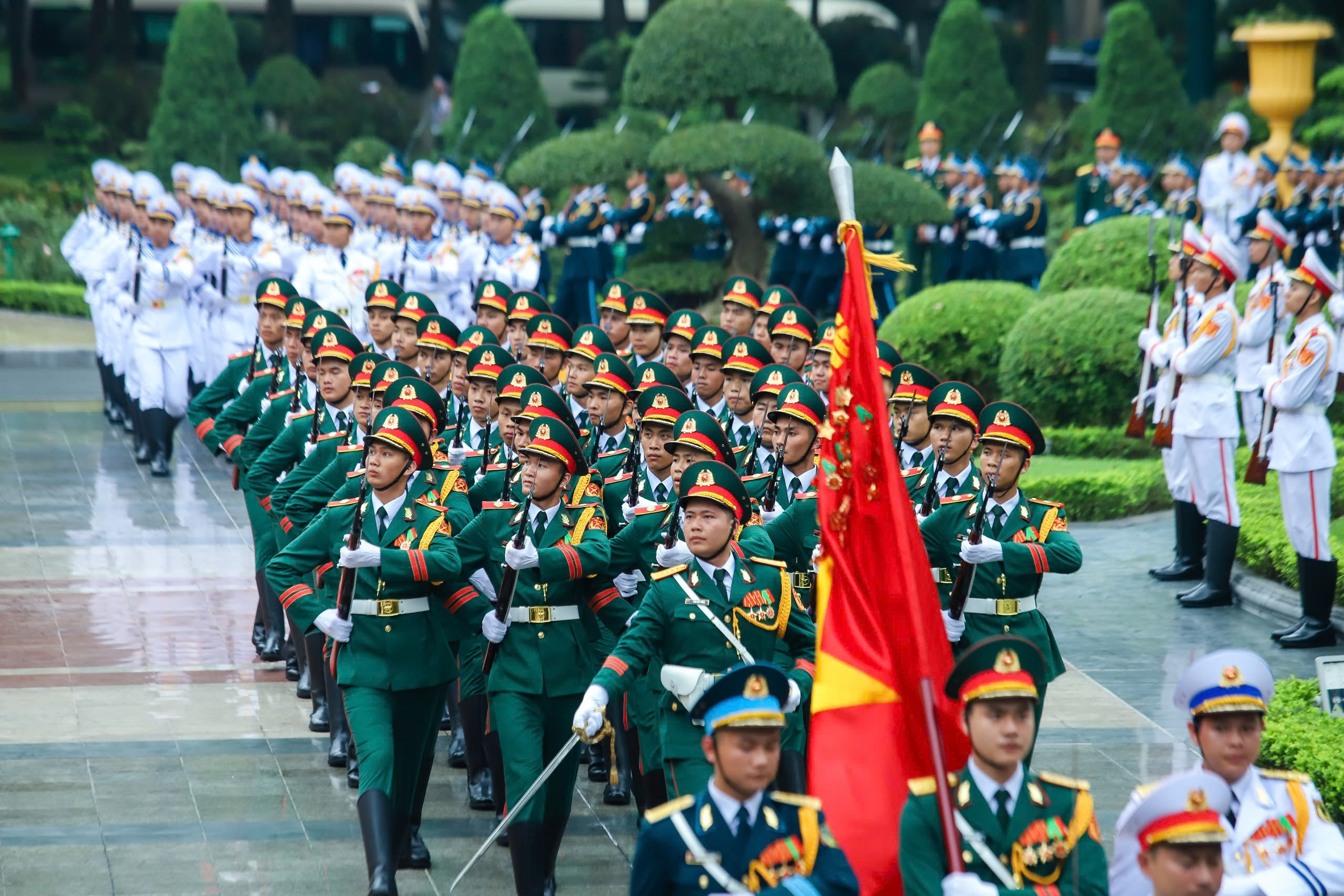 To&agrave;n cảnh lễ đ&oacute;n trọng thể Thủ tướng Nhật Bản thăm Việt Nam- Ảnh 12.