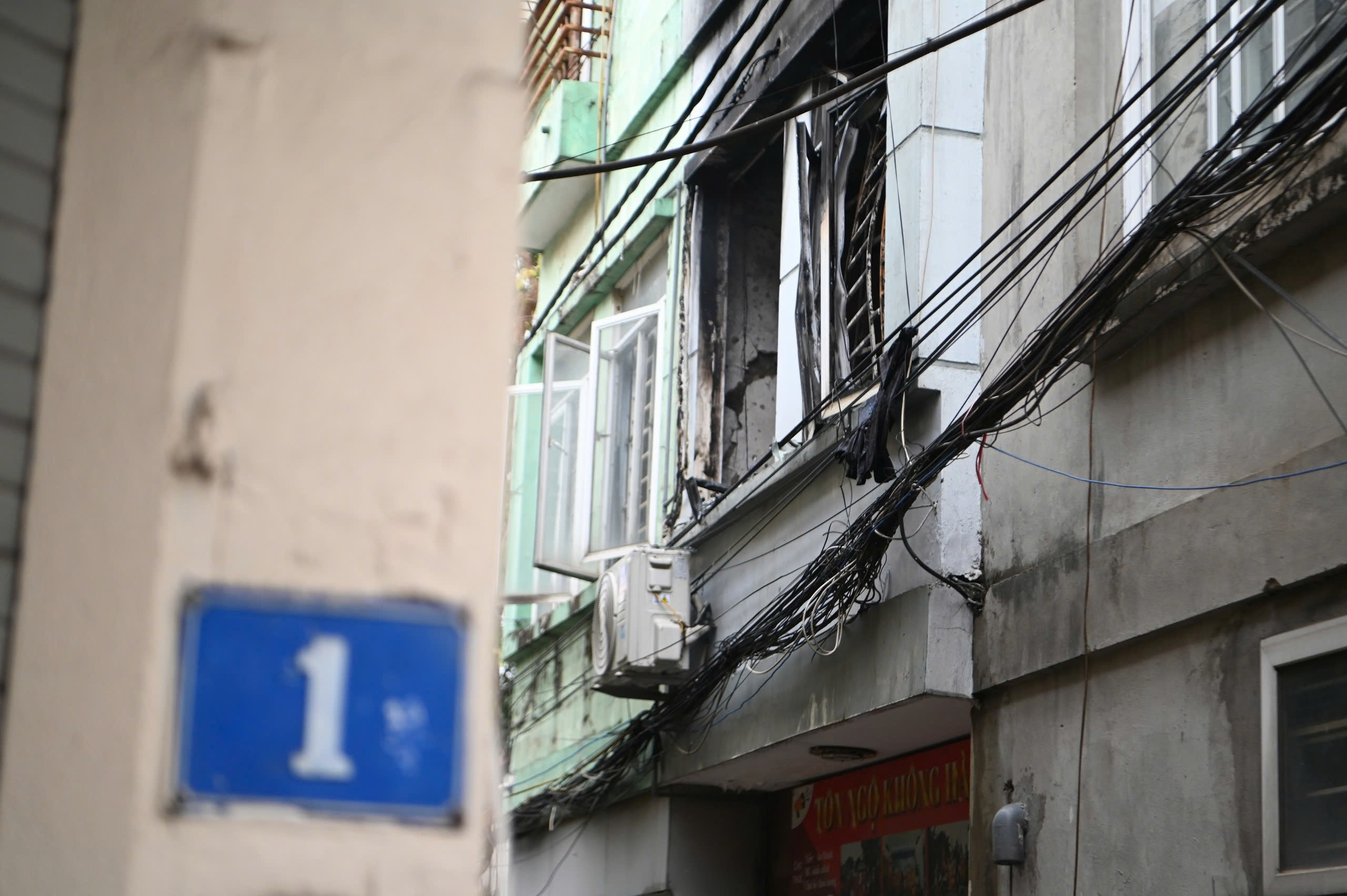 Vụ ch&aacute;y nh&agrave; 3 người chết ở H&agrave; Nội: &Aacute;m ảnh tiếng k&ecirc;u cứu sau khung sắt "chuồng cọp"- Ảnh 1.