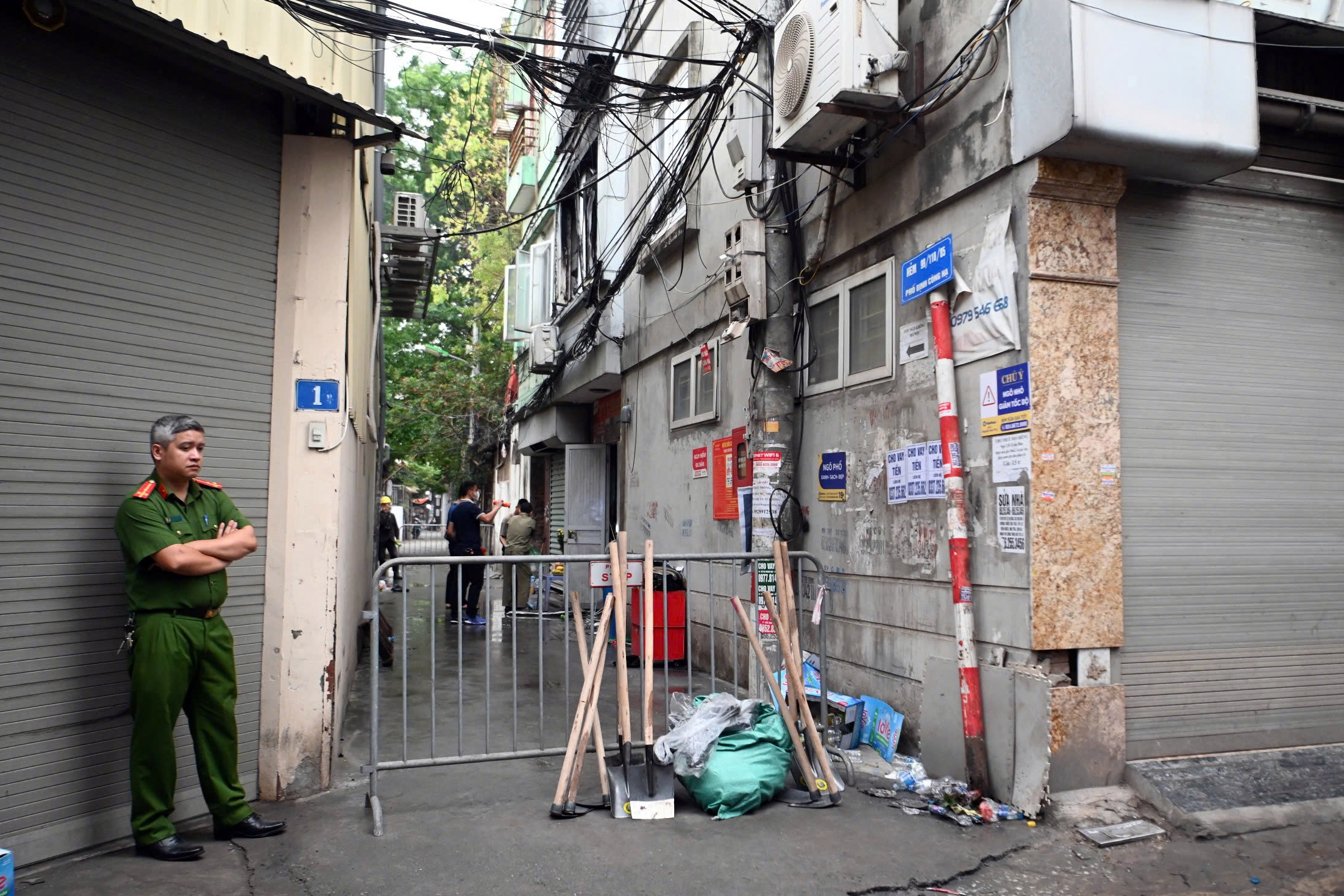 Vụ ch&aacute;y nh&agrave; 3 người chết ở H&agrave; Nội: &Aacute;m ảnh tiếng k&ecirc;u cứu sau khung sắt "chuồng cọp"- Ảnh 4.