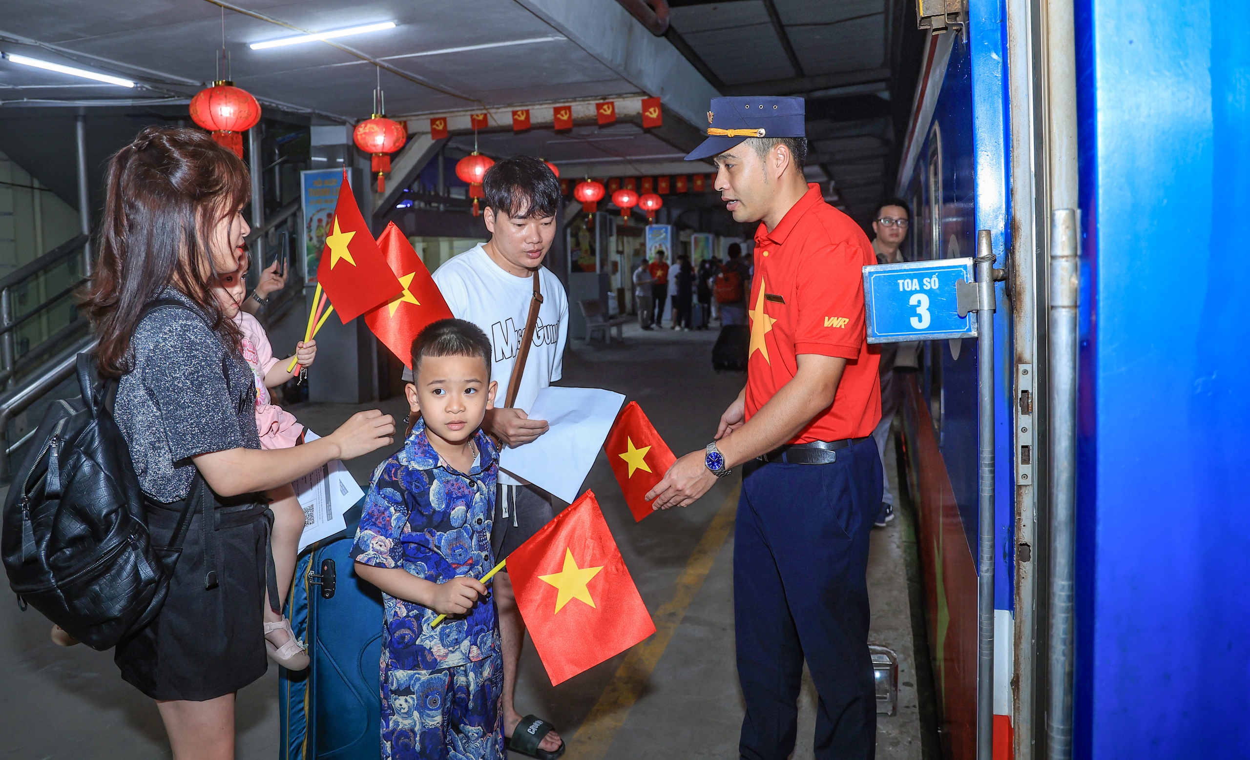 Chuyến t&agrave;u Thống nhất trọn niềm vui- Ảnh 7.