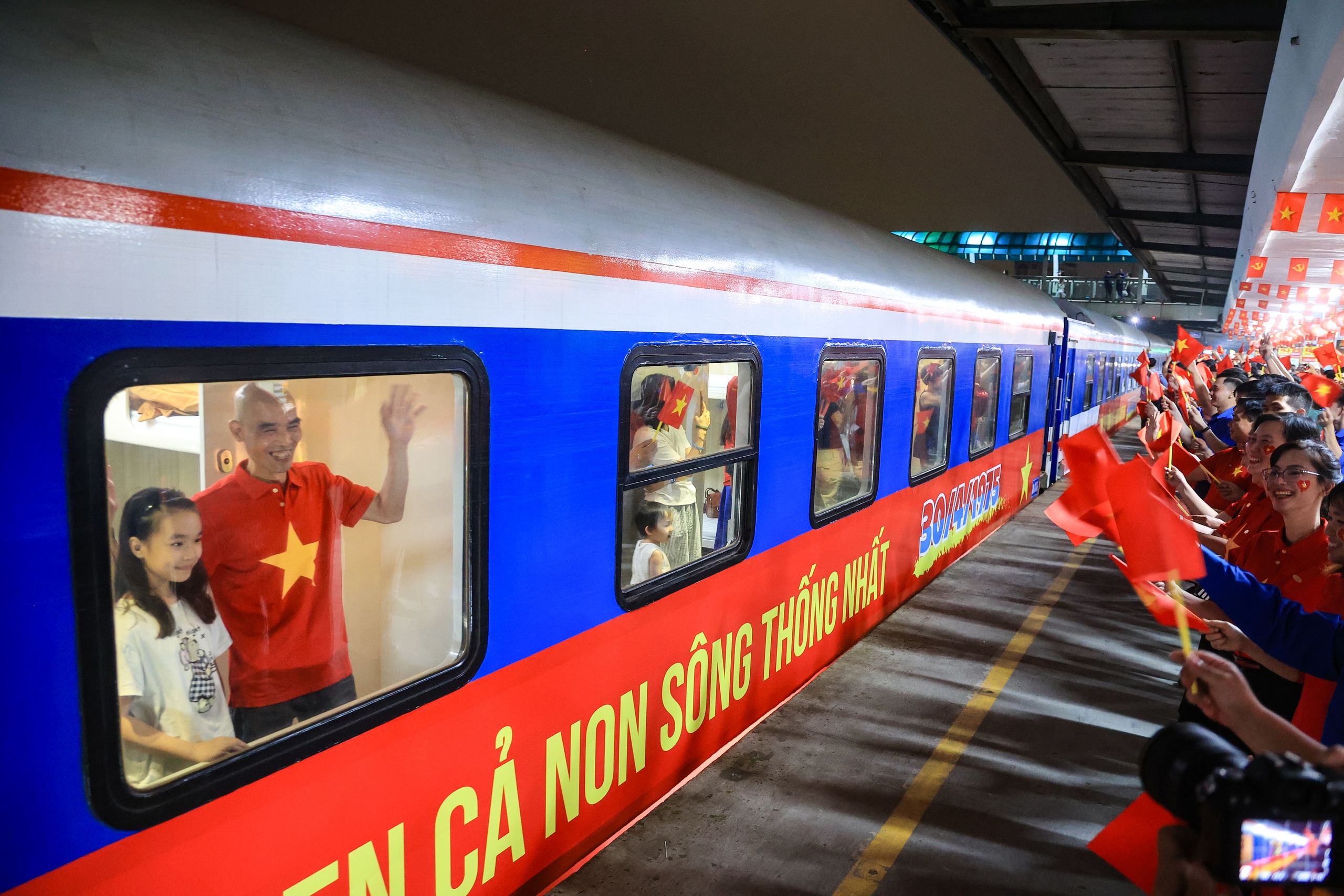 Chuyến t&agrave;u Thống nhất trọn niềm vui- Ảnh 14.