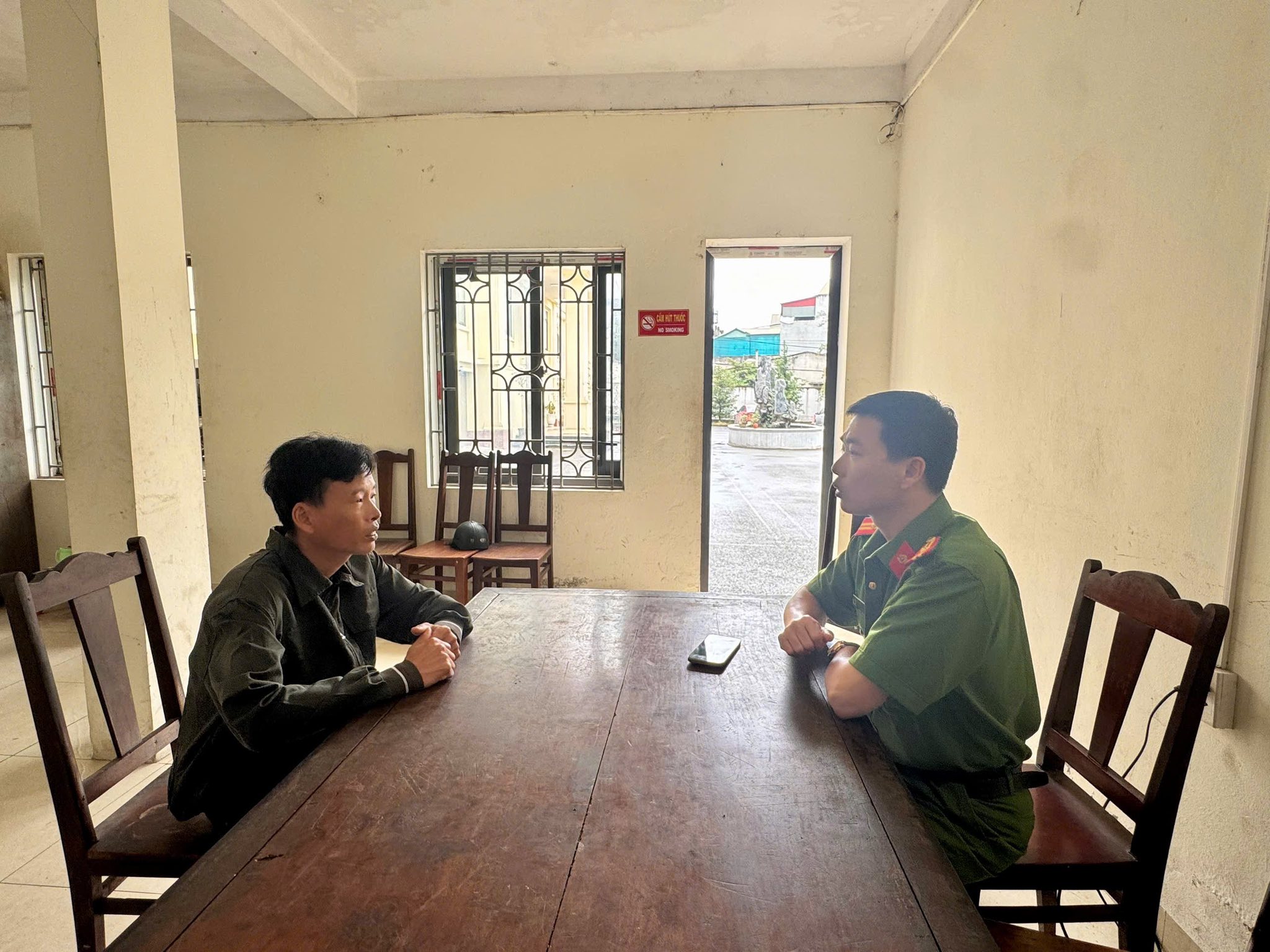 Công an tỉnh Phú Thọ triệu tập người nhà bệnh nhi hành hung điều dưỡng- Ảnh 1. Công an tỉnh Phú Thọ triệu tập người nhà bệnh nhi hành hung điều dưỡng- Ảnh 1.