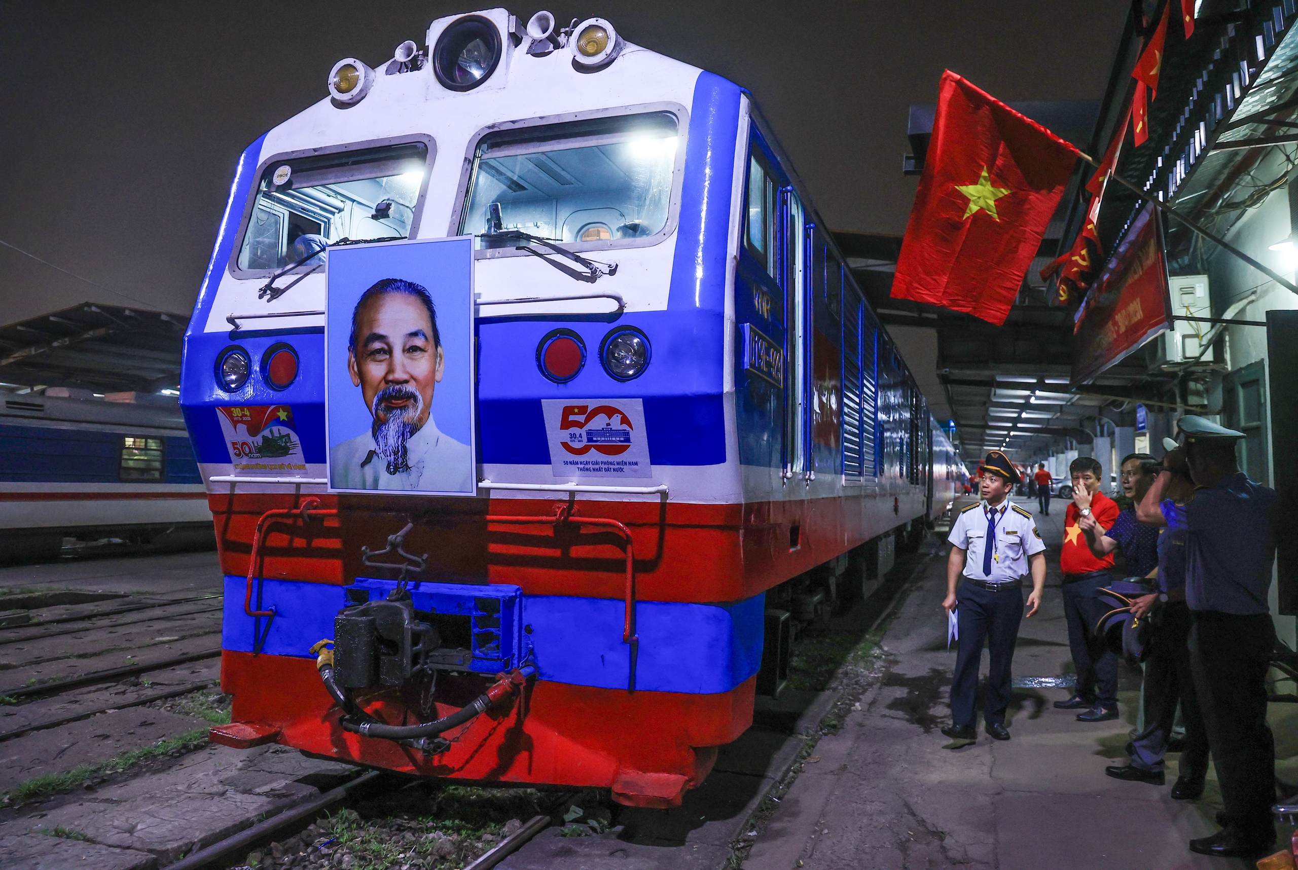 Chuyến t&agrave;u Thống nhất trọn niềm vui- Ảnh 1.