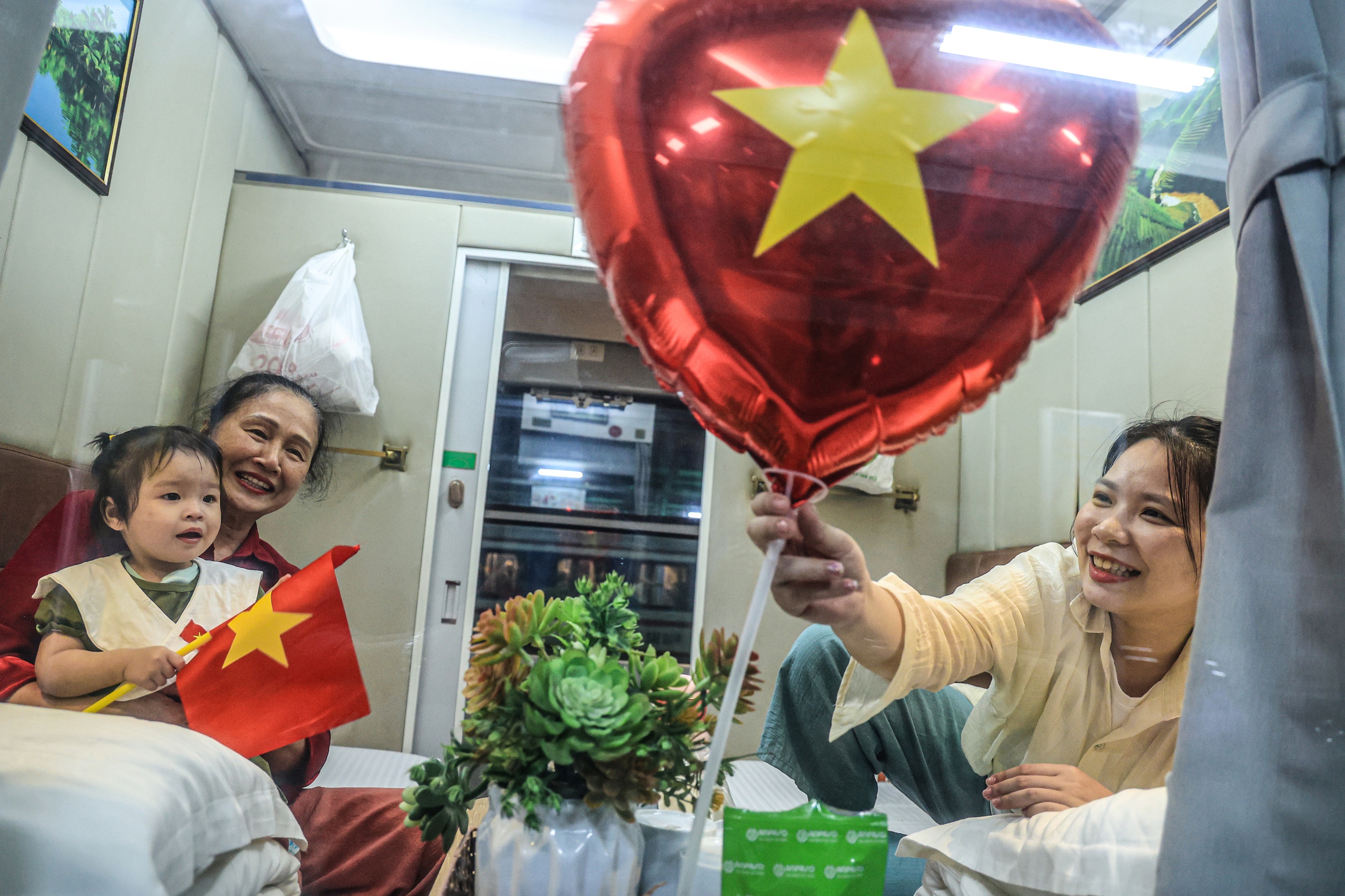 Chuyến t&agrave;u Thống nhất trọn niềm vui- Ảnh 11.