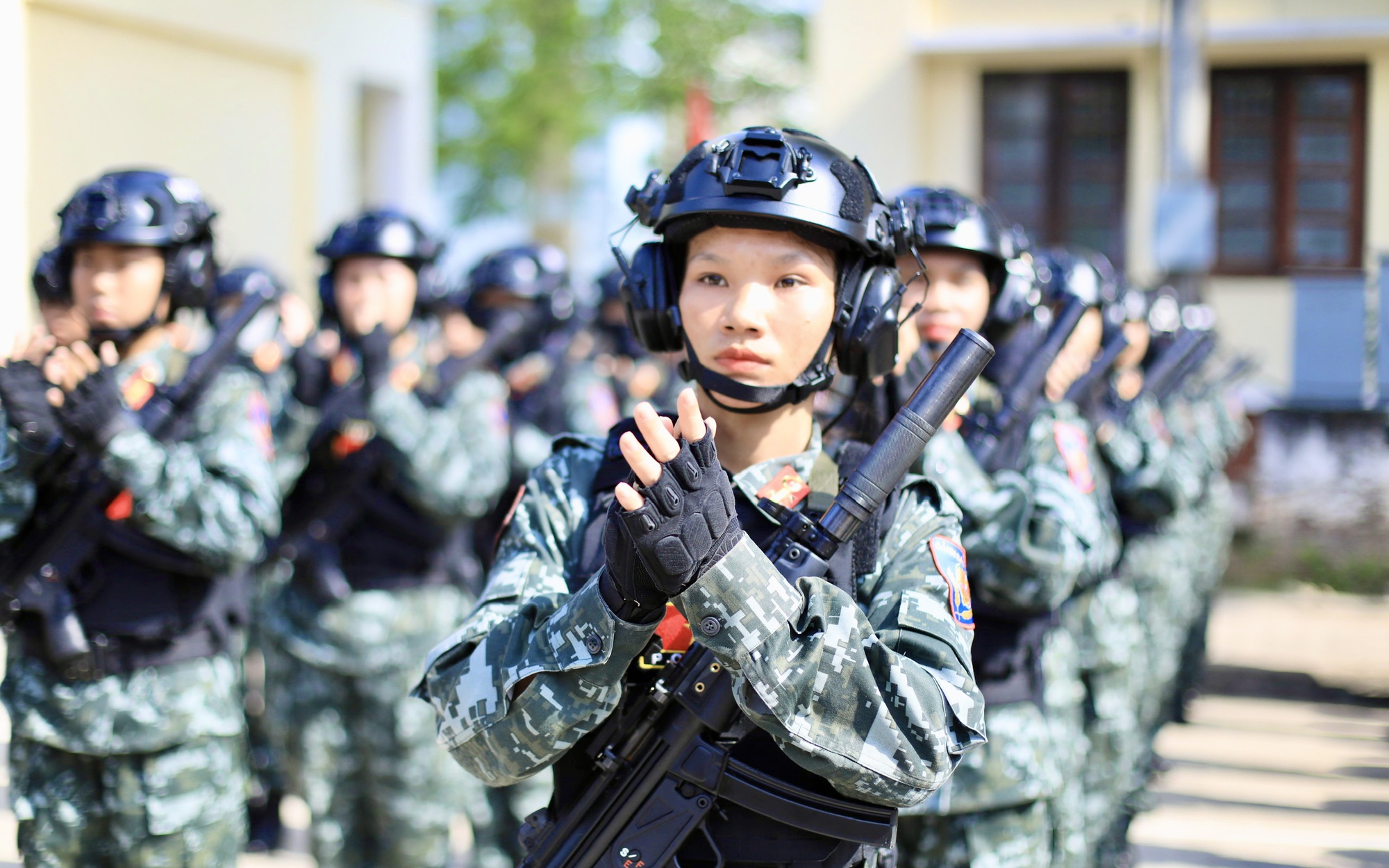 Miễn phí vé đi metro Bến Thành - Suối Tiên trong hai ngày 30/4 và 1/5- Ảnh 3. TP.HCM: Metro số 1 chạy từ 4h30 phục vụ người dân đi xem diễu binh mừng Đại lễ 30/4