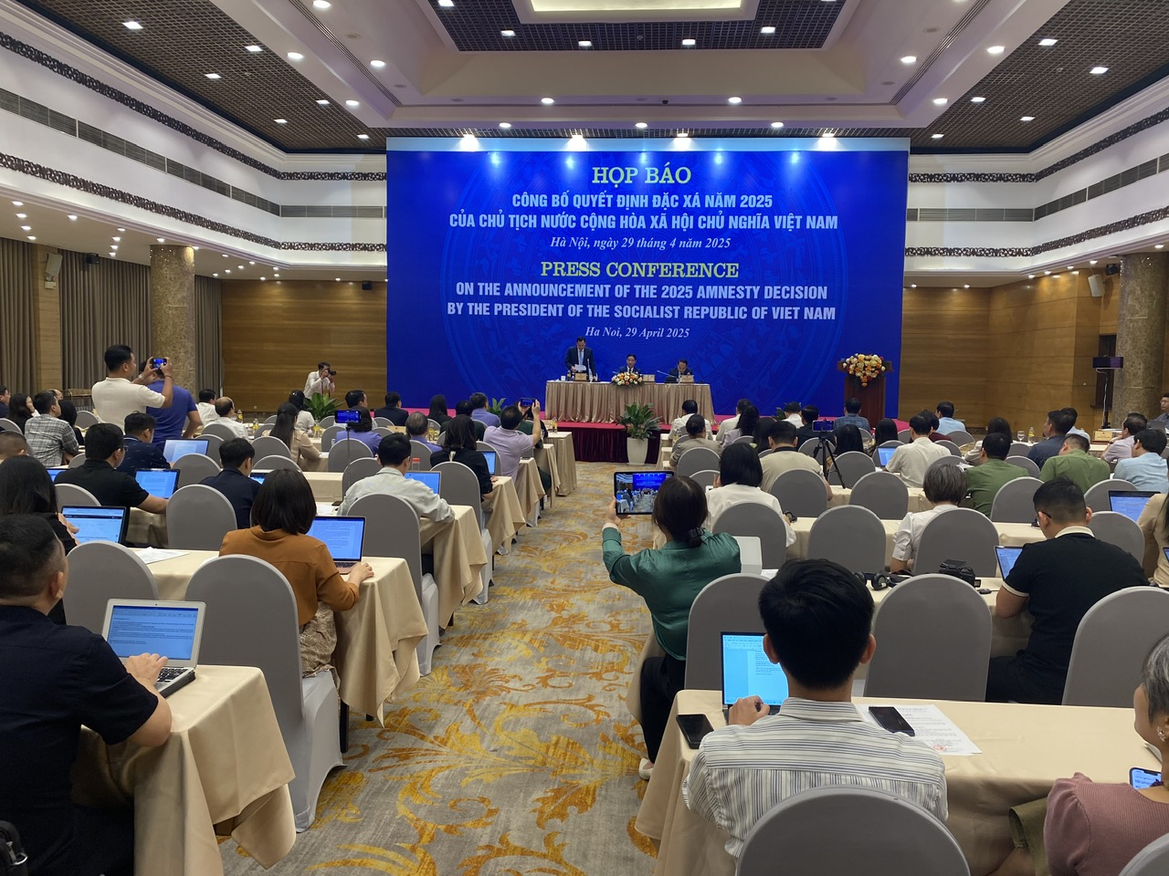 Đặc xá hơn 8.000 phạm nhân, tiếp tục thể hiện chính sách khoan hồng- Ảnh 1. Đặc xá hơn 8.000 phạm nhân, tiếp tục thể hiện chính sách khoan hồng- Ảnh 1.