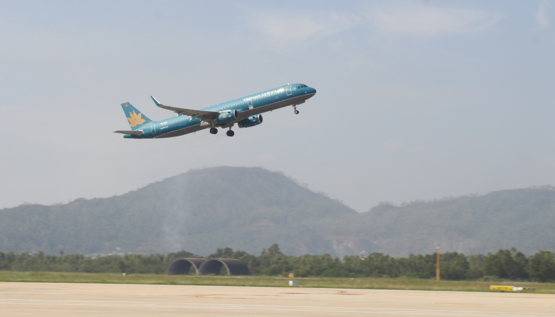 Đ&agrave; Nẵng: Bến xe nườm nượp kh&aacute;ch, nhiều nh&agrave; xe kh&ocirc;ng tăng gi&aacute; v&eacute; dịp lễ- Ảnh 3.