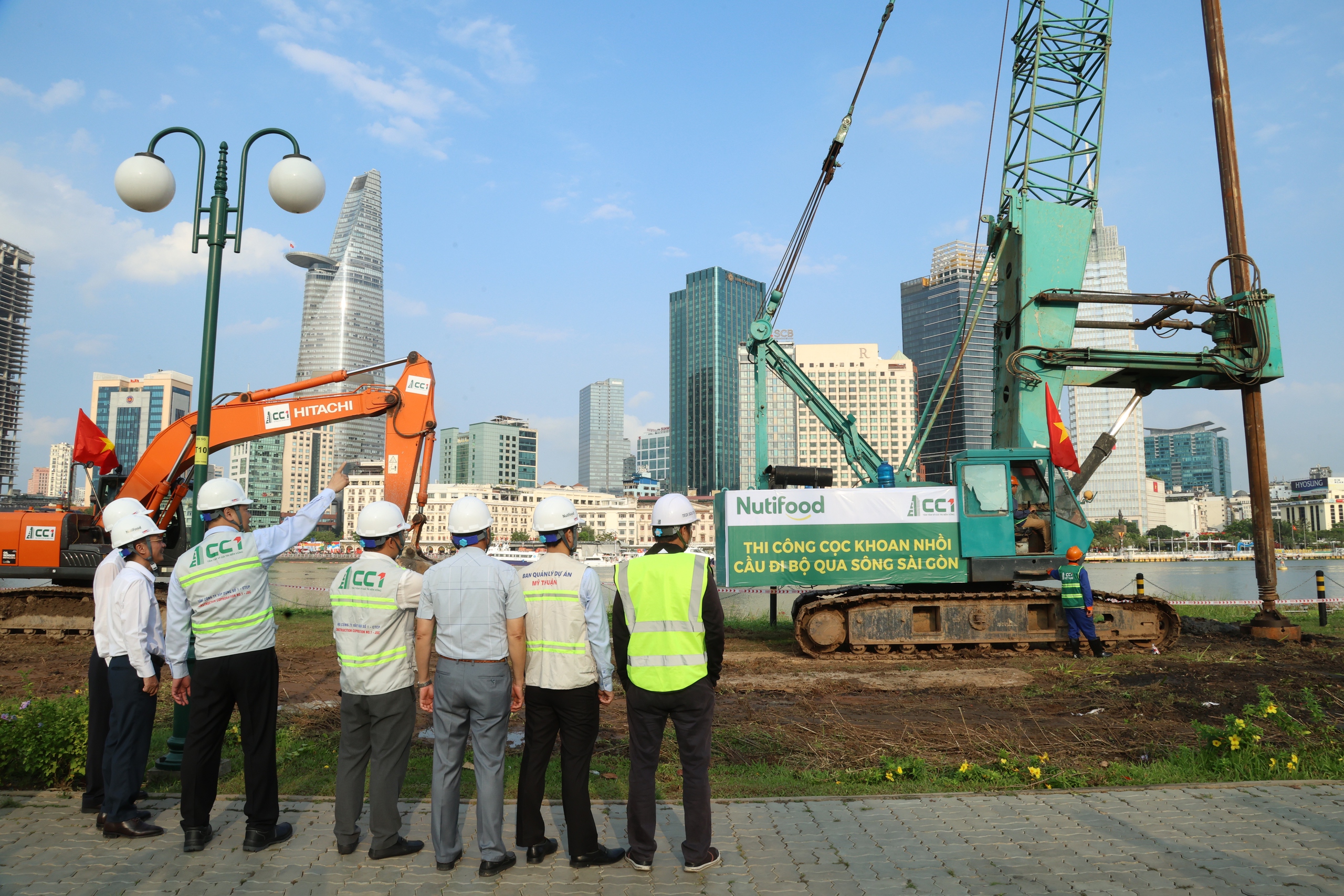 Khoan mũi cọc đầu ti&ecirc;n cầu đi bộ qua s&ocirc;ng S&agrave;i G&ograve;n- Ảnh 3.