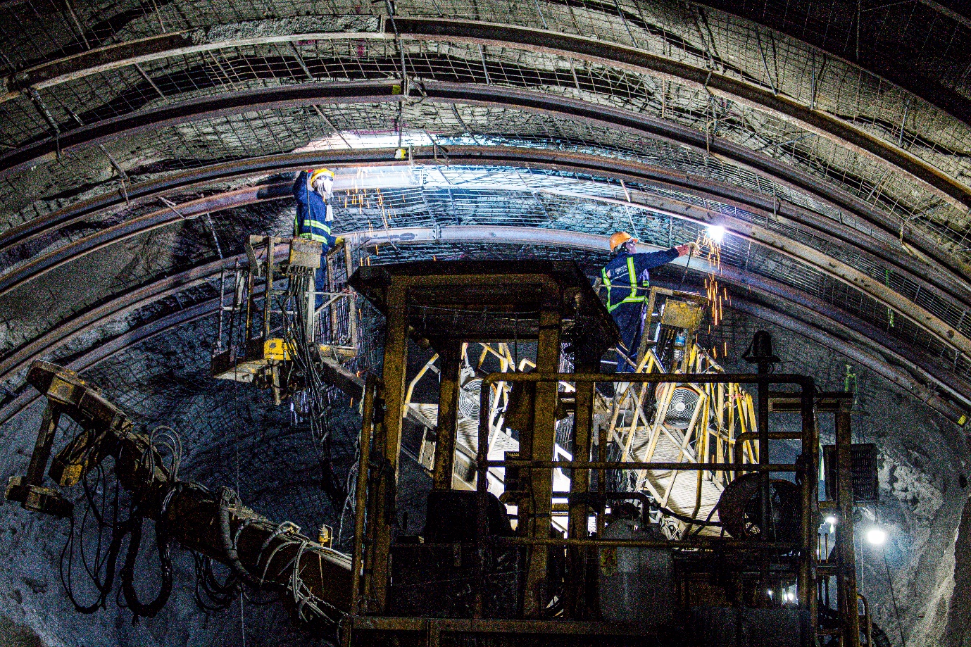 Nhà thầu lớn xuyên lễ tăng tốc dự án giao thông trọng điểm- Ảnh 4. Nhà thầu lớn xuyên lễ tăng tốc dự án giao thông trọng điểm- Ảnh 4.