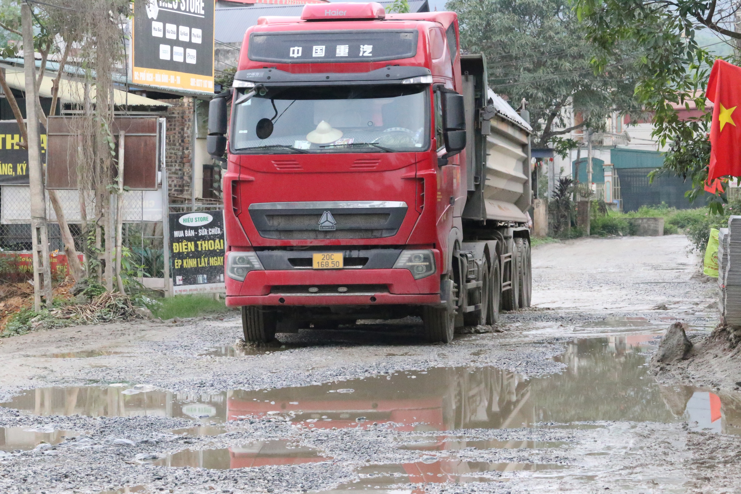 Chi ch&iacute;t hố lớn, hố nhỏ tr&ecirc;n tuyến tỉnh lộ ở Th&aacute;i Nguy&ecirc;n- Ảnh 15.