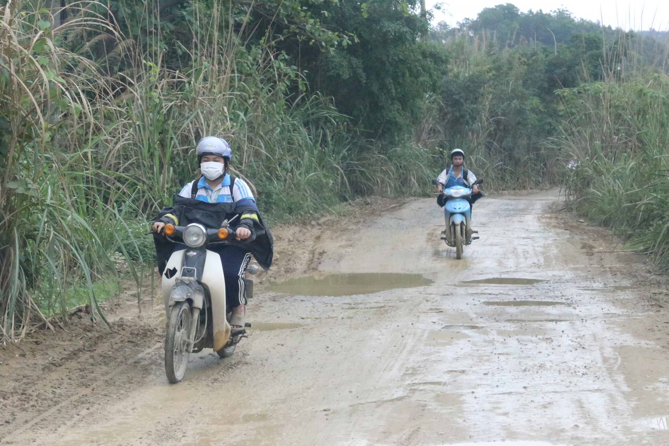 Chi ch&iacute;t hố lớn, hố nhỏ tr&ecirc;n tuyến tỉnh lộ ở Th&aacute;i Nguy&ecirc;n- Ảnh 12.
