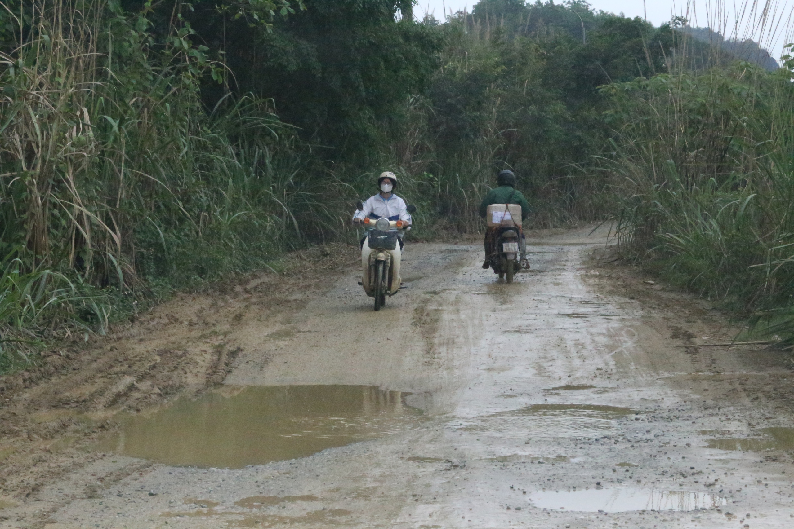 Chi ch&iacute;t hố lớn, hố nhỏ tr&ecirc;n tuyến tỉnh lộ ở Th&aacute;i Nguy&ecirc;n- Ảnh 13.