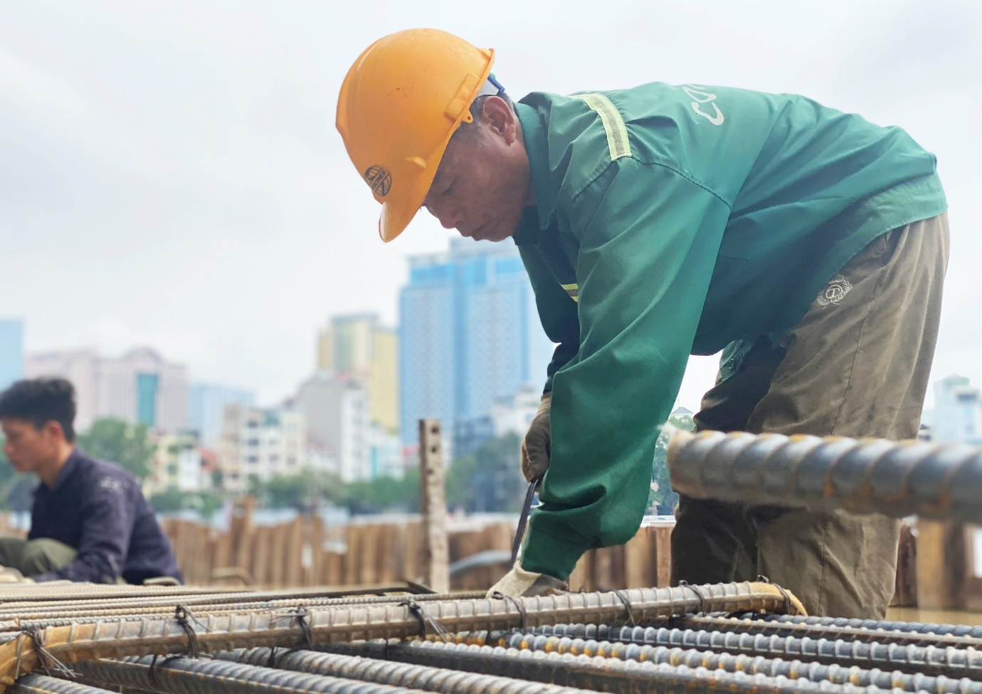 Bị phản ánh dùng cát đen đổ bê tông, các nhà thầu nói gì?- Ảnh 1. Bị phản ánh dùng cát đen đổ bê tông, các nhà thầu nói gì?- Ảnh 1.