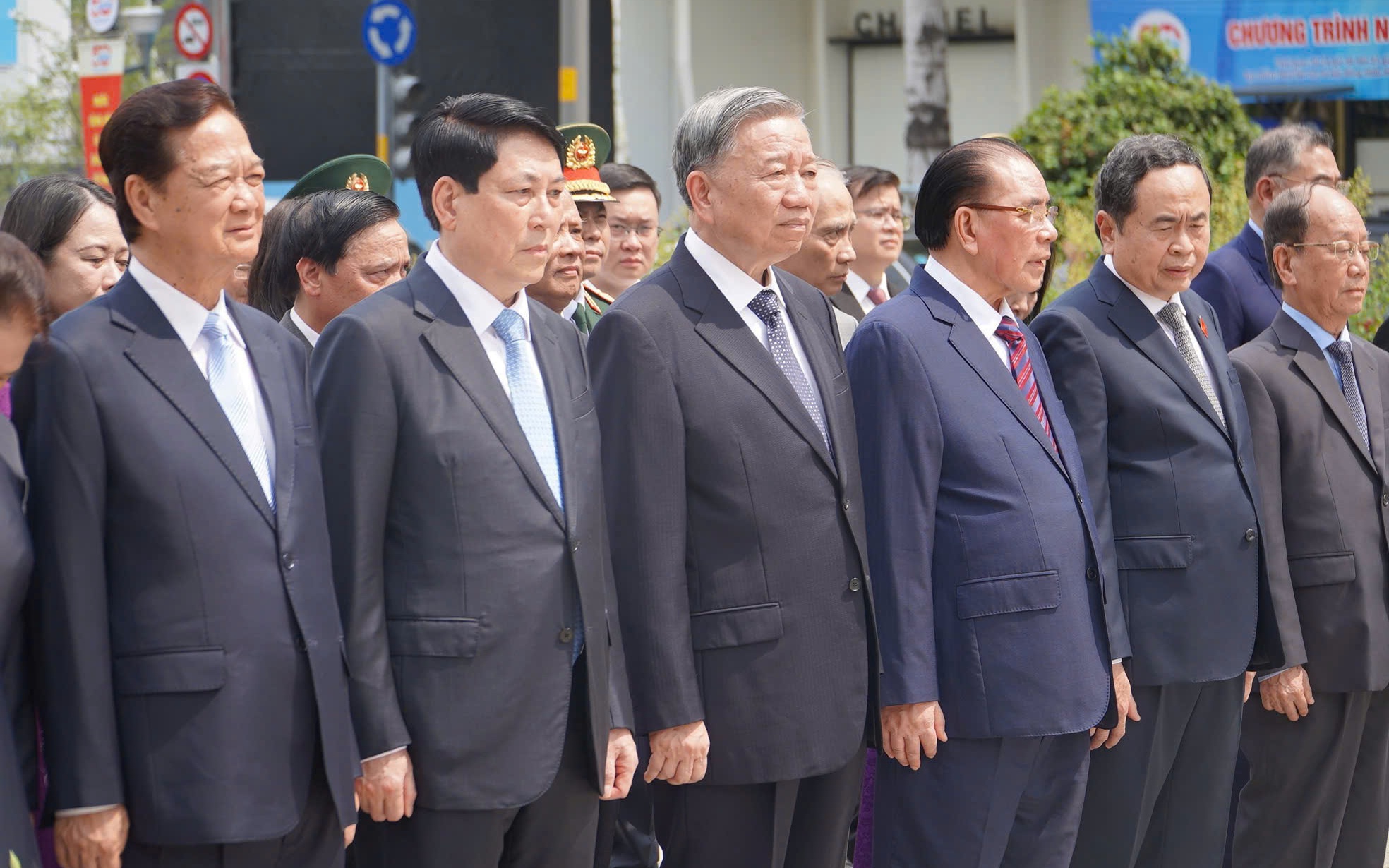 L&atilde;nh đạo Đảng, Nh&agrave; nước d&acirc;ng hương Chủ tịch Hồ Ch&iacute; Minh tại Bến Nh&agrave; Rồng