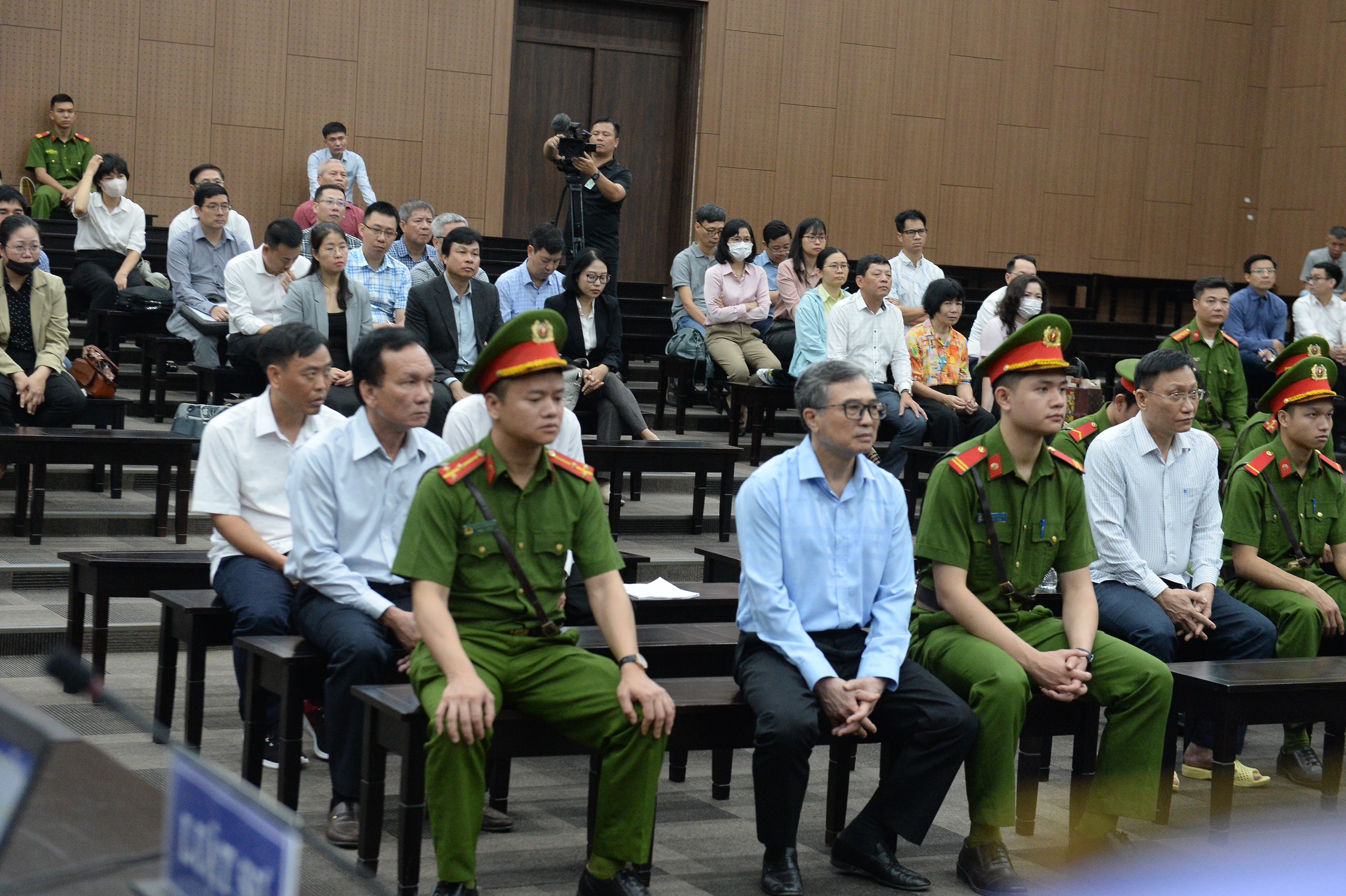 Cựu Thứ trưởng Ho&agrave;ng Quốc Vượng bị tuy&ecirc;n bao nhi&ecirc;u năm t&ugrave;?- Ảnh 3.