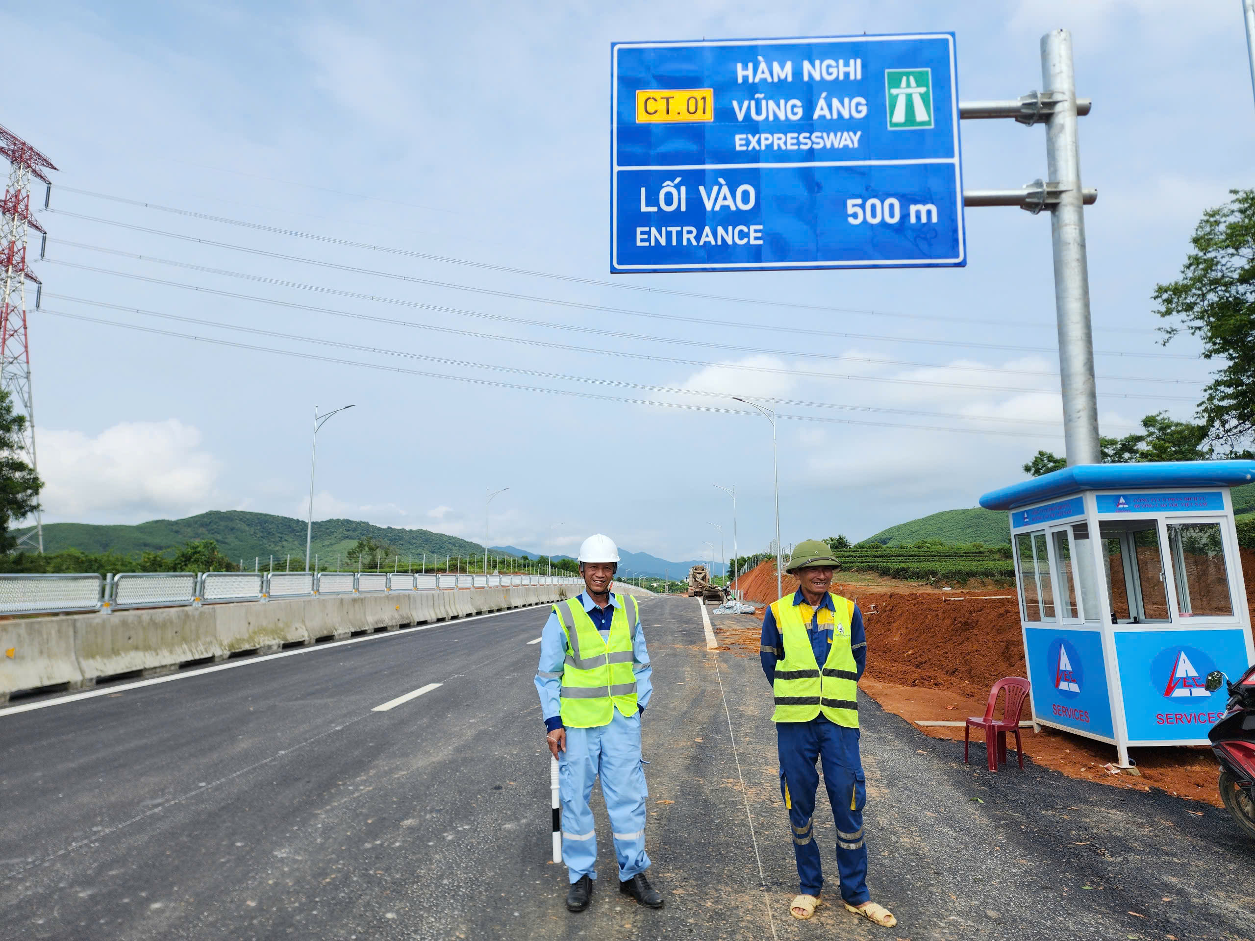 Th&ecirc;nh thang tr&ecirc;n cao tốc qua H&agrave; Tĩnh, l&aacute;i xe phấn khởi- Ảnh 2.