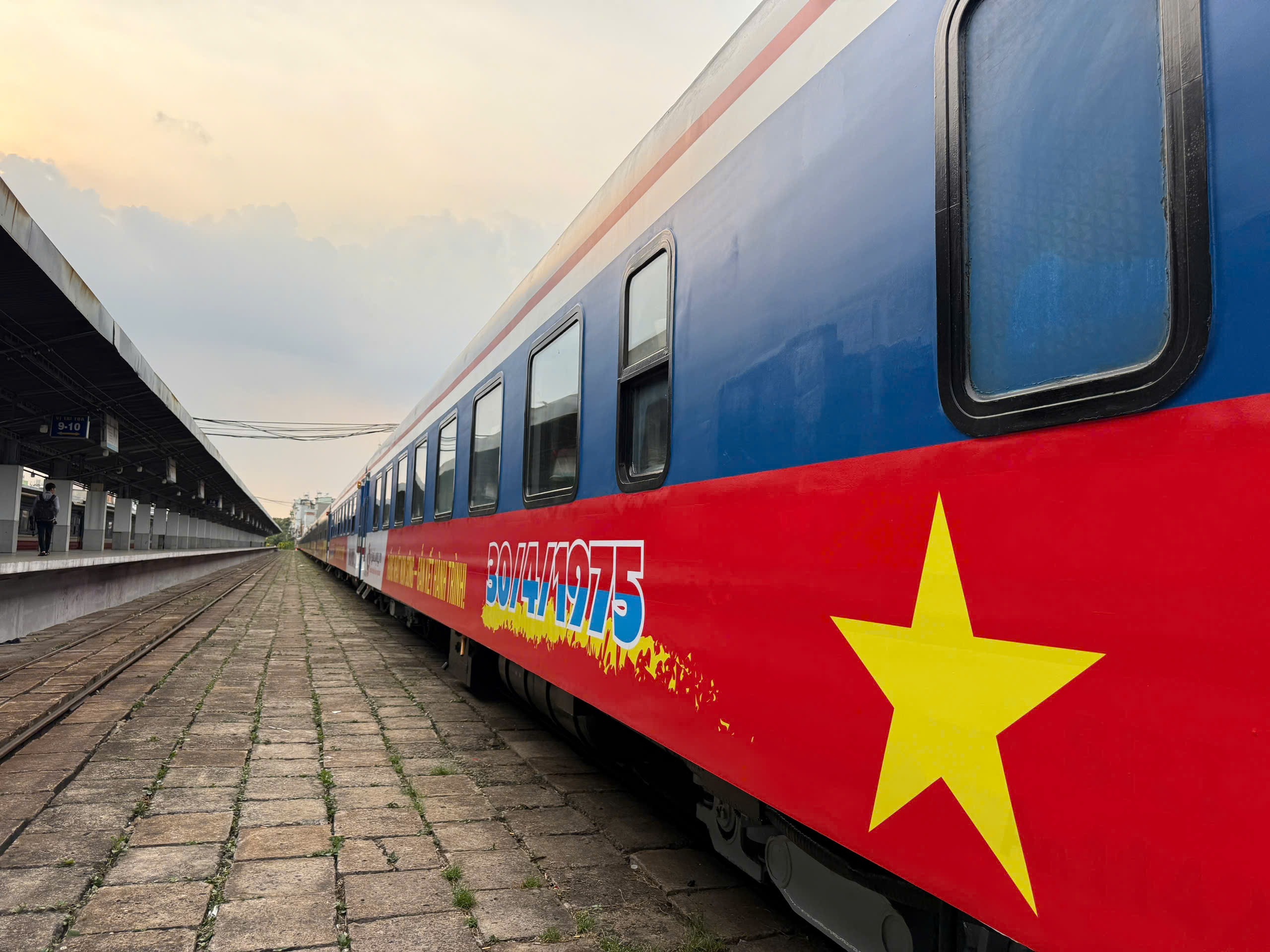 Khởi h&agrave;nh chuyến t&agrave;u đặc biệt ch&agrave;o mừng ng&agrave;y đất nước ho&agrave;n to&agrave;n giải ph&oacute;ng- Ảnh 3.