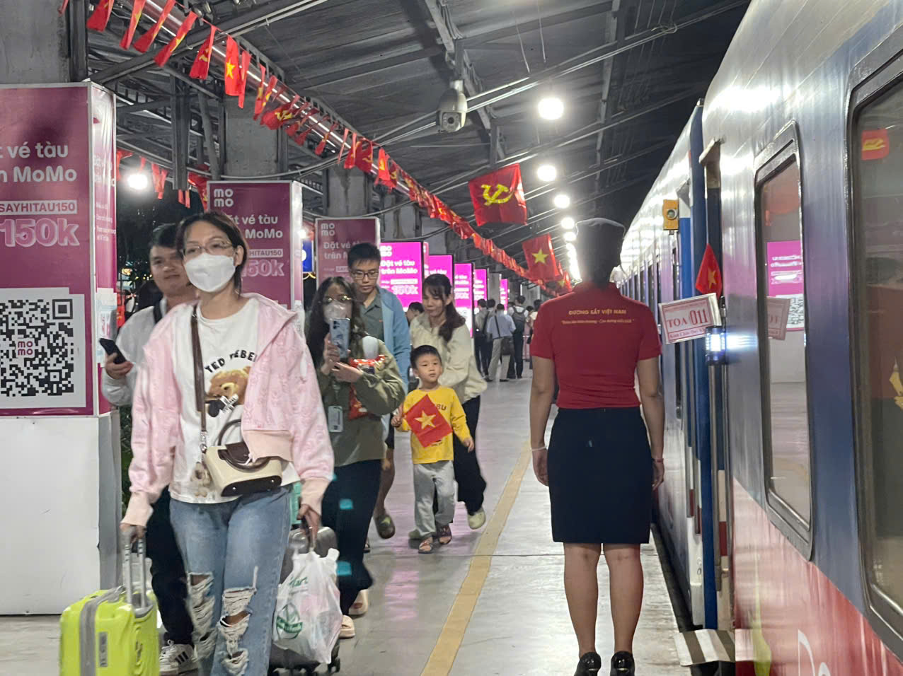 Khởi h&agrave;nh chuyến t&agrave;u đặc biệt ch&agrave;o mừng ng&agrave;y đất nước ho&agrave;n to&agrave;n giải ph&oacute;ng- Ảnh 9.