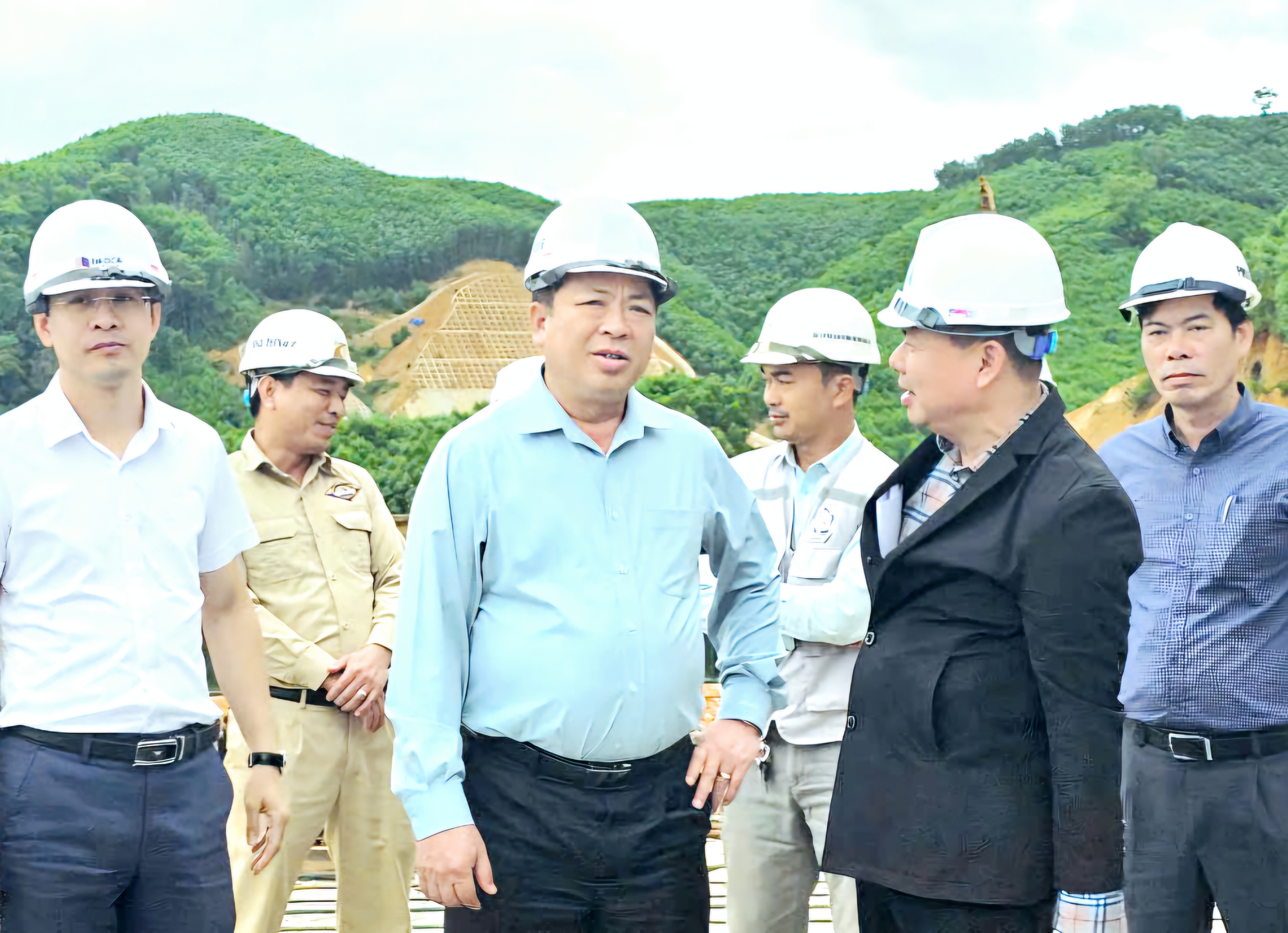 Bộ trưởng Trần Hồng Minh: R&otilde; tinh thần "vượt nắng thắng mưa", khoan hầm, nối cầu cao tốc- Ảnh 5.